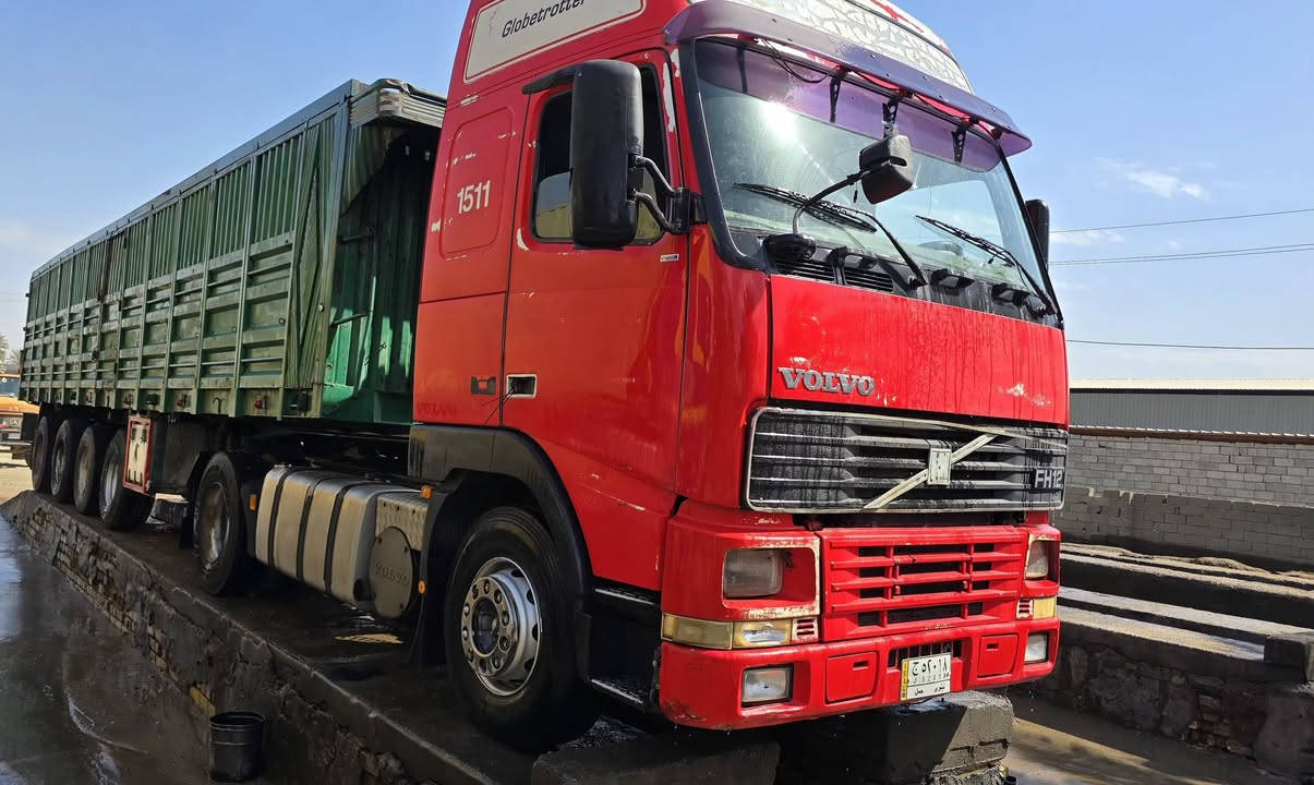 السلام عليكم 
فولفو موديل 2000 مع العربانه 
***********
