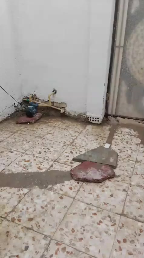 بيت للبيع سبع قصور بدايت شارع السيطره تبليط طابق اونص مسلحه السعر ٤٠ الشراي راح خلي رقمي اويتصل ***********
