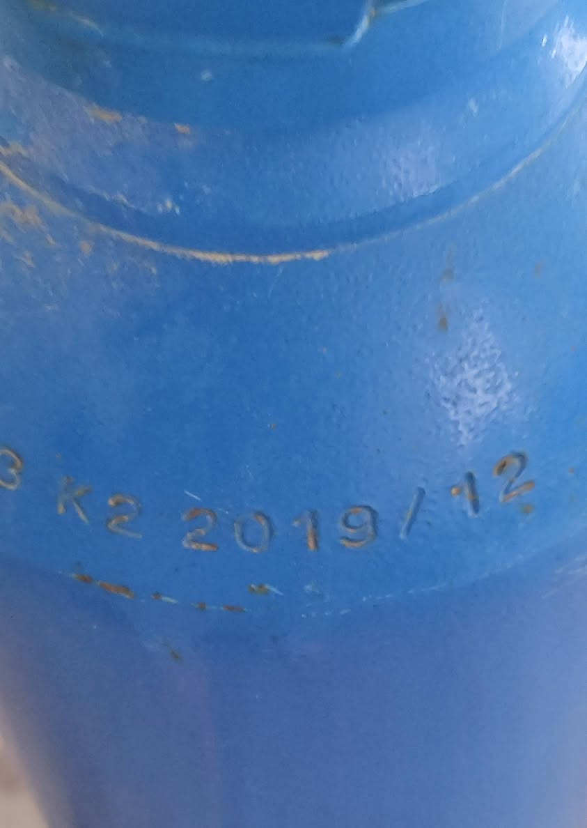 السلام عليكم
قنينة اوكسجين حجم وسط تقريبا الارتفاع 1متر وزنهه 18.75 كغم السعر 40 الف
***********
