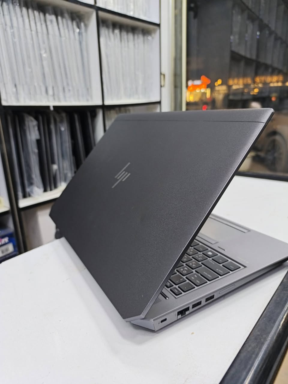 HP ZBOOK 15 G5
معالج Cor i5 الجيل الثامن فئة المعالج H 

الرام 16 كيكا DDR4

الهارد 512 كيكا  SSD M.2 

حجم الشاشة 15.6 

عنواني حلة شارع 40 

متوفر توصيل لكافة المحافظات 

السعر 375 الف شامل أجور التوصيل 

للتواصل واتساب ***********
