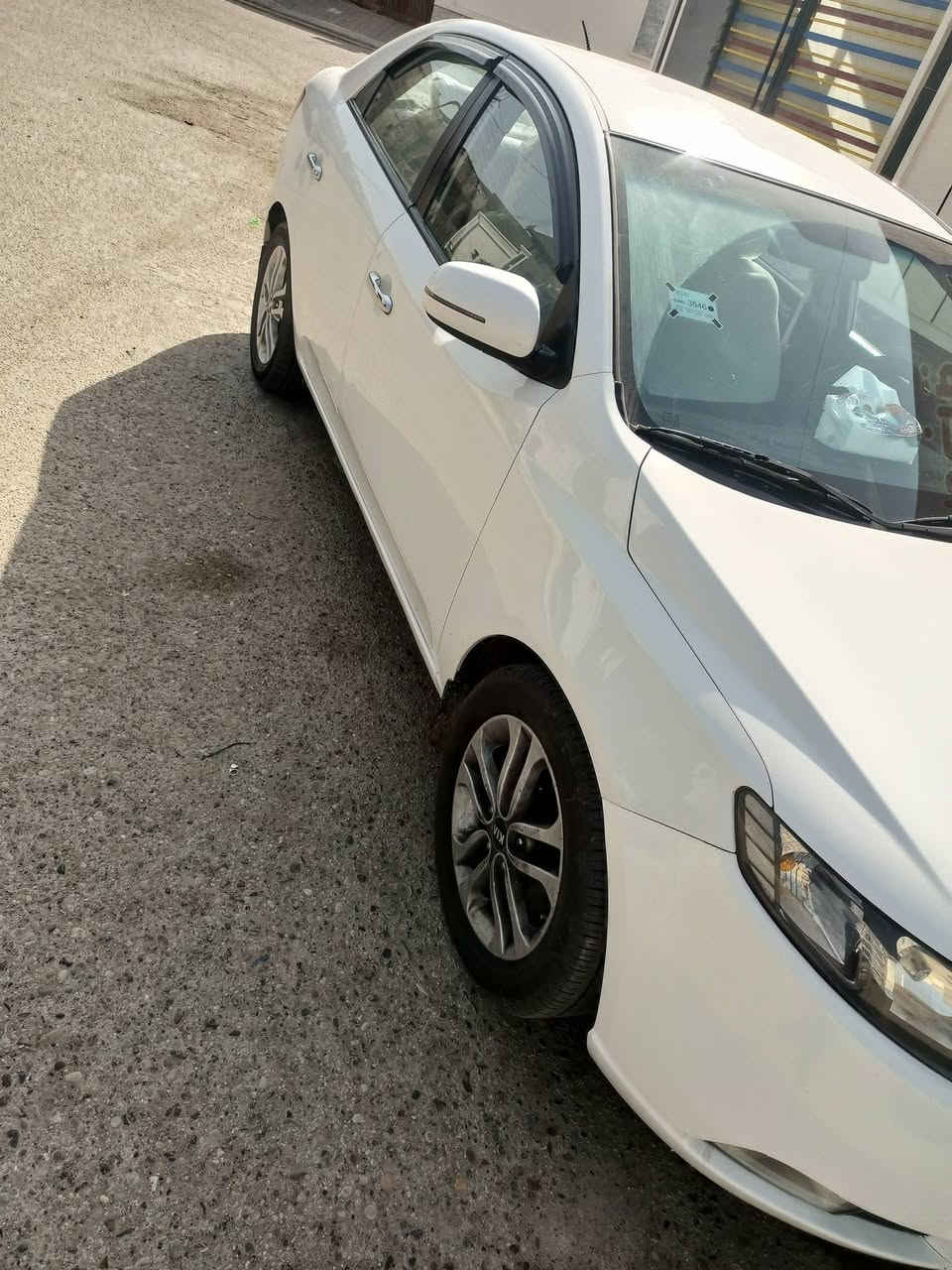 سلام عليكم
سيراتو موديل 11 رقم سليمانيه بيه ربع جاملخ صبغ اثر شخط مه بارد جدا قليل خليجيه دوش جديده وجاهزه سعر 103 عنوان رمادي استفسار ***********
