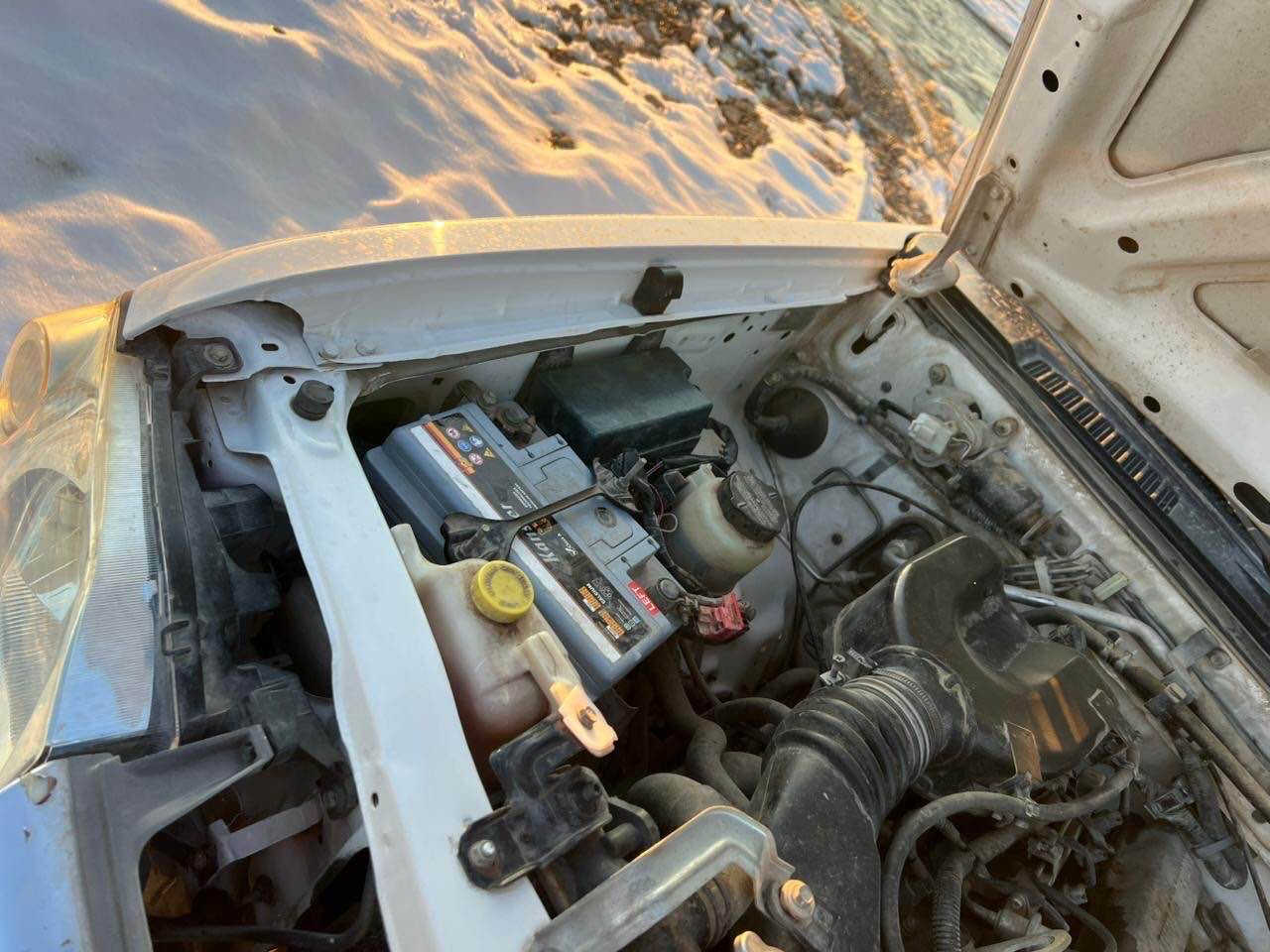 نيسان پيكاب موديل ٢٠١٢ 
مةكينةى نةكراوةتةوة ٢٠٠ هةزار رويشتووة
سةنةوى تاكو ٢٠٢٨ تازةية  
هيچ مةسرةفى نية تايةكانى تازةن 
سةيارةكة زور خاوينة هيجى نية وينةى سونةرم داناوة تةنها يةك پةلة كارت بةسةر بونيتةوةية
سةيارةكة ناوو هةيكةلى زور خاوينة مالى دوستة 

شوين چوارقورنة.       نرخى ١٥٨$ و كةميك مةجال 
***********     ***********
***********     *********** رانية, السليمانية
