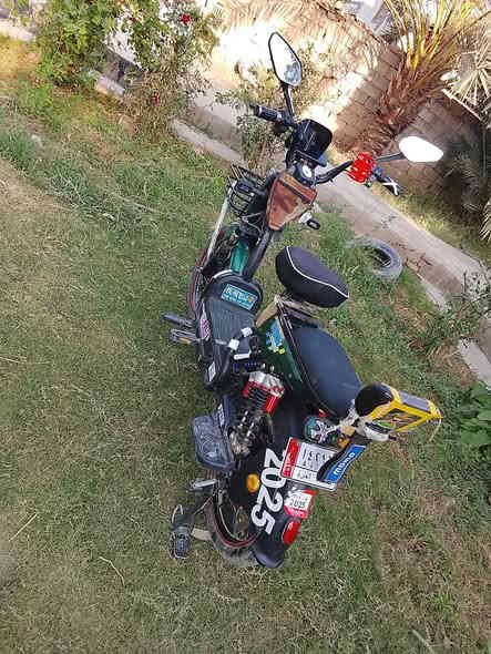 السلام عليكم ورحمه الله وبركاته دراجة شحن للبيع موديل 25 كفالة عامة صارلي شهرين من اخذتهه  السعر 375او بيهه مجال للشراي مكاني ديالى الشراي يتصل على الرقم ***********
