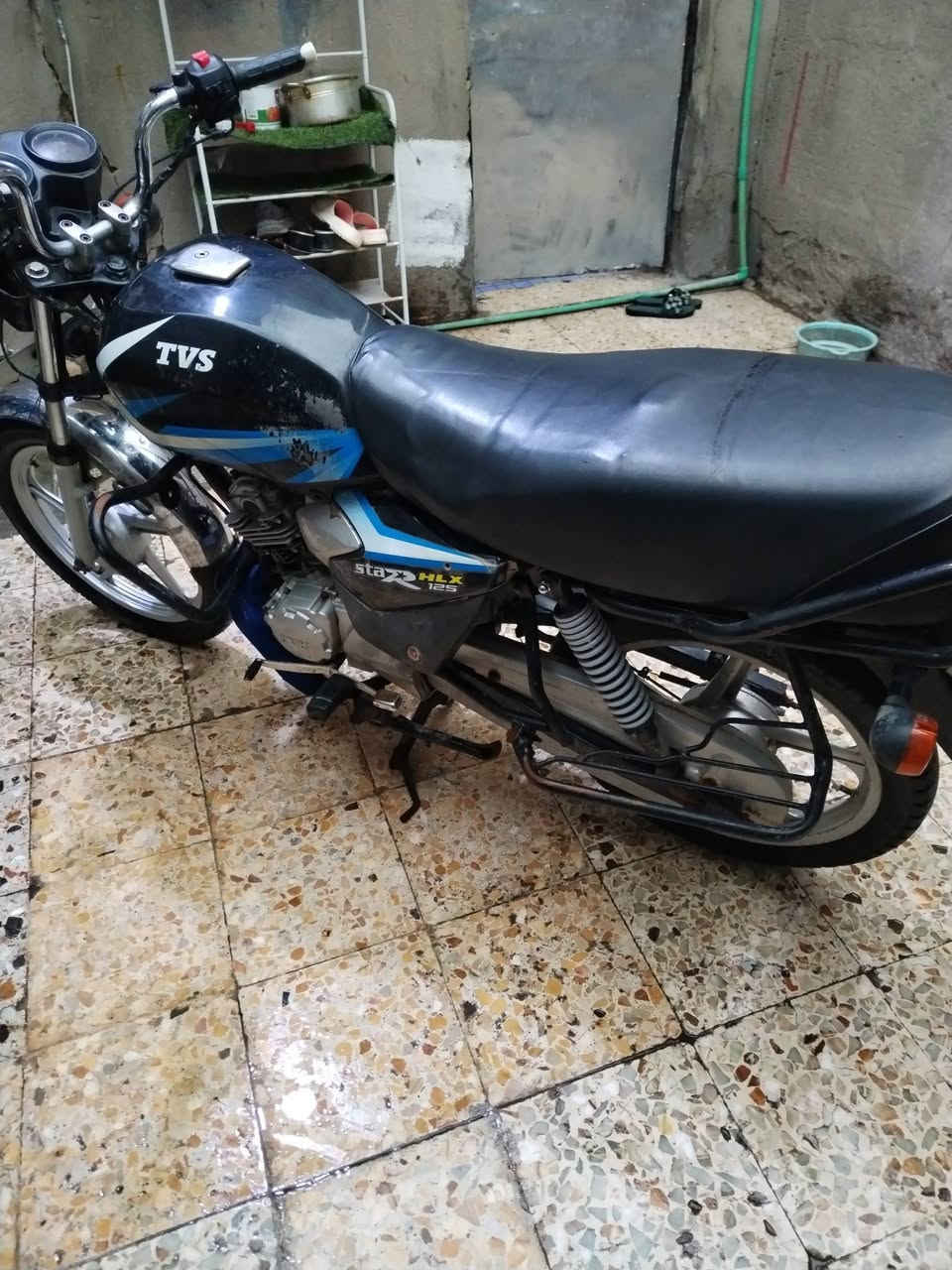 سلام عليكم TVS اوراق مكينه مامفتوحه دراجه تخبل كهربائيه شغاله بس لازم تشدهن  نقصه بس عقل والدراجه تشتغل سعره ٨٠٠ وبيه مجال ***********
