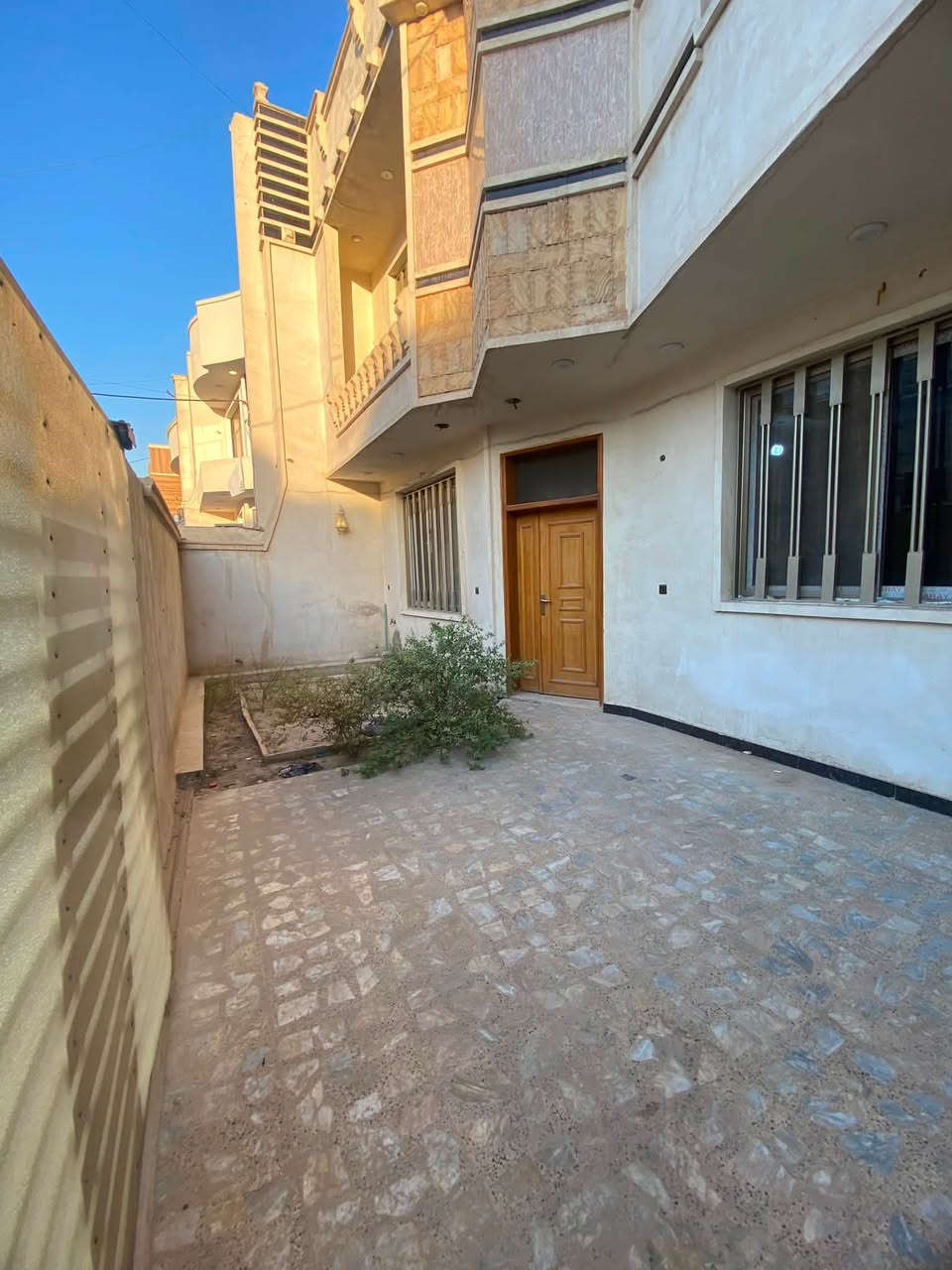 دار لليجار مساحه 160متر 3غرف نوم 🛌 +ستقبل+صاله+مطبخ+صحيات 
موقعه كلش ممتاز 📍العنوان بغداد الدوره مدخل البوعيثه مجمع السلام قرب السيطره بيت كلش جبير اواسع 
الاستفسار ***********
