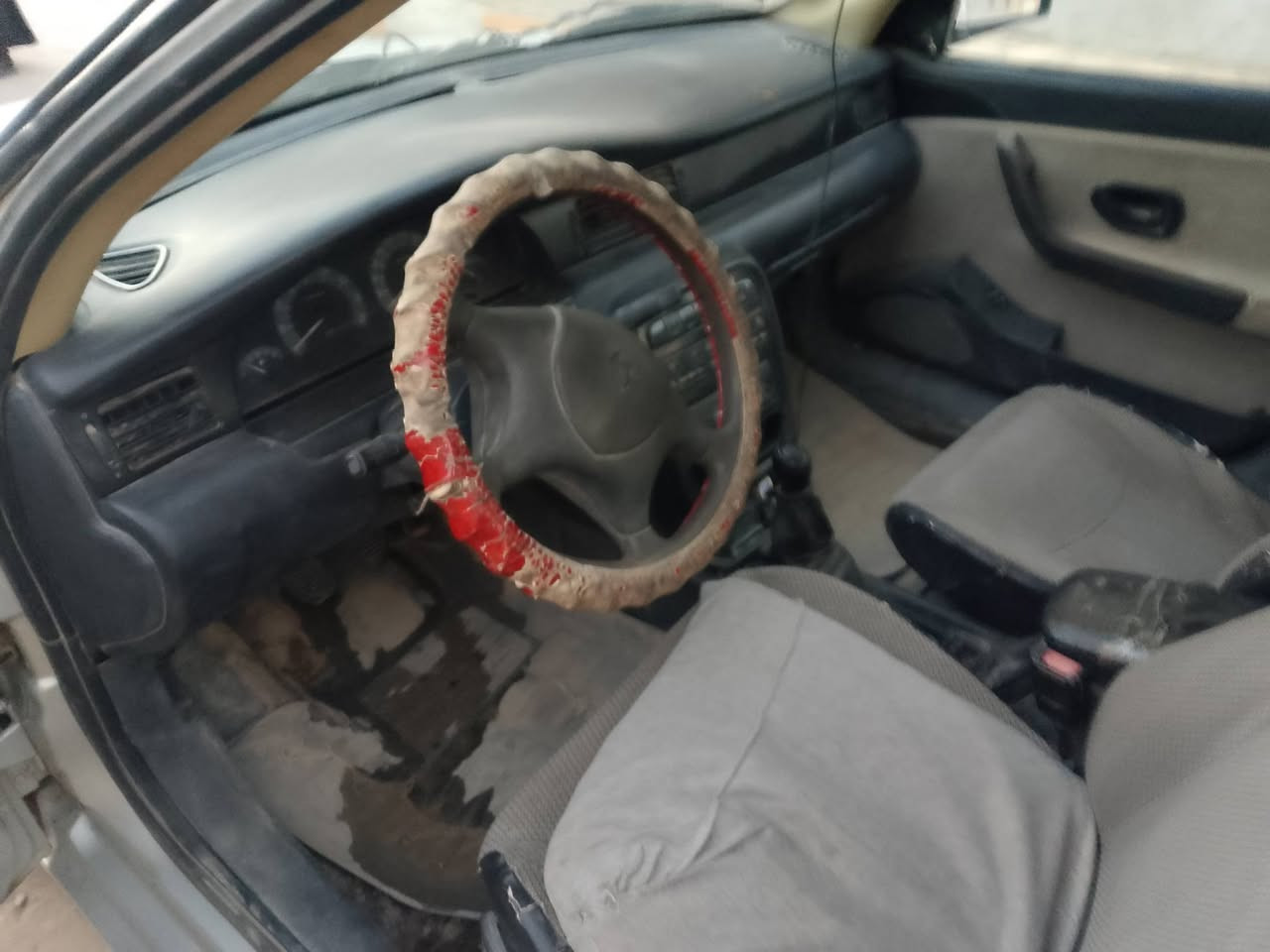 السلام عليكم سمندللبييع 2009رقم قادسيه لون رصاصي كير ومكينه خير من الله دواخل نضاف وهاي صوره كدامكم ***********المكان الديوانيه السعر 35وبيها مجال للطيبين رقم الهاتف
