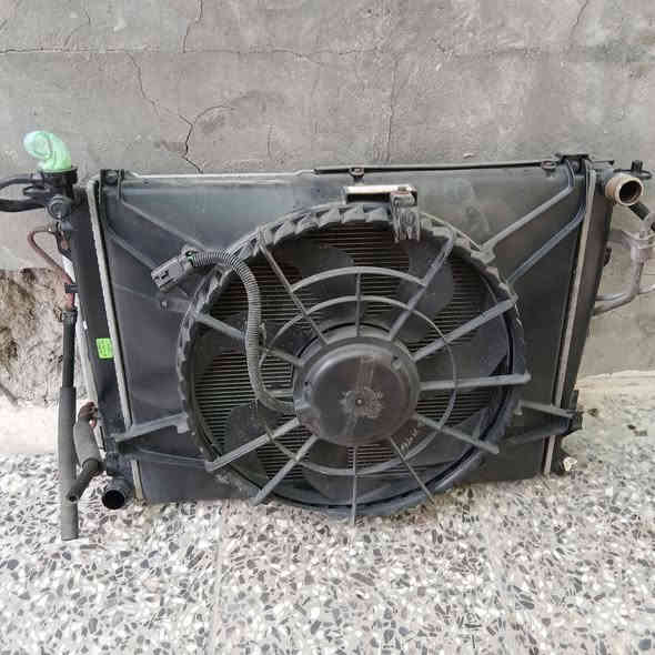 سلام عليكم اخوان
راديتر تبريد و مروحه ومكينه مال كصه ربع فول نضافه 
مكان بغداد سعر ١٤٠ 
***********
