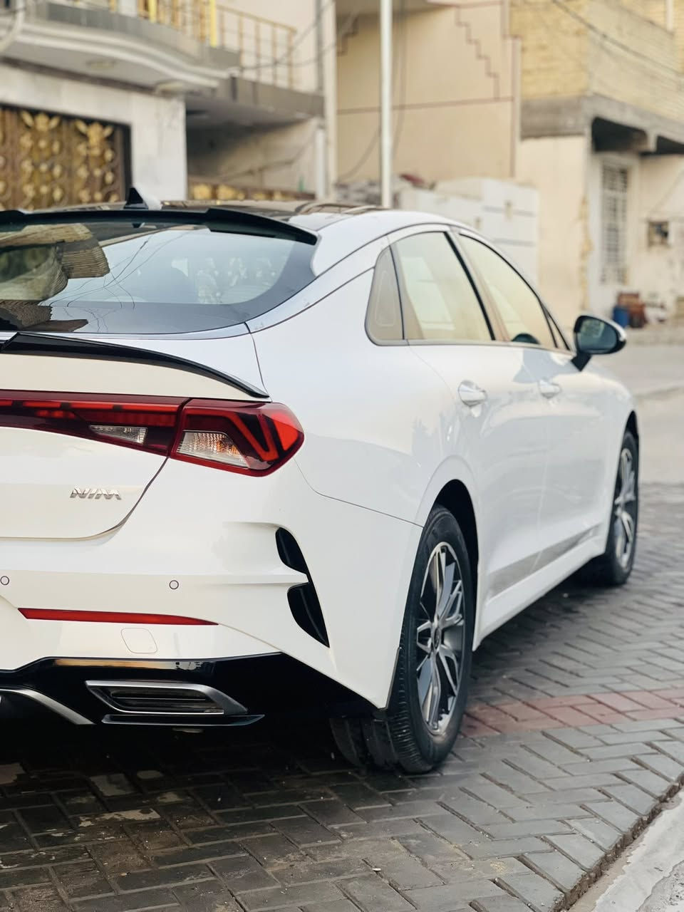 ⚪️K5 /2023 
خليجي مكفولة 
ماشية 33
فول مواصفات 
رقم أربيل 
سنوية جديدة 
محرك 2000 دوش المرغوب ✔️
مكان بغداد 📍
💵السعر 212 بيها مجال 
 📞***********
