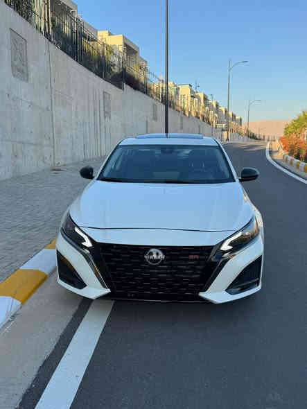 Nissan SR plus 2025 
فول مواصفات 
ماشيه 6 الف ميل 
مكان صبغ موضح بلنشور شبر صبغ بلنيت 
جاملغ السكن بي بارد شويه بدون صبغ 
ايرباك ستيرن وبرده وحده طاكه 
سياره بدون رقم تترقم شمالي فقط 
***********
