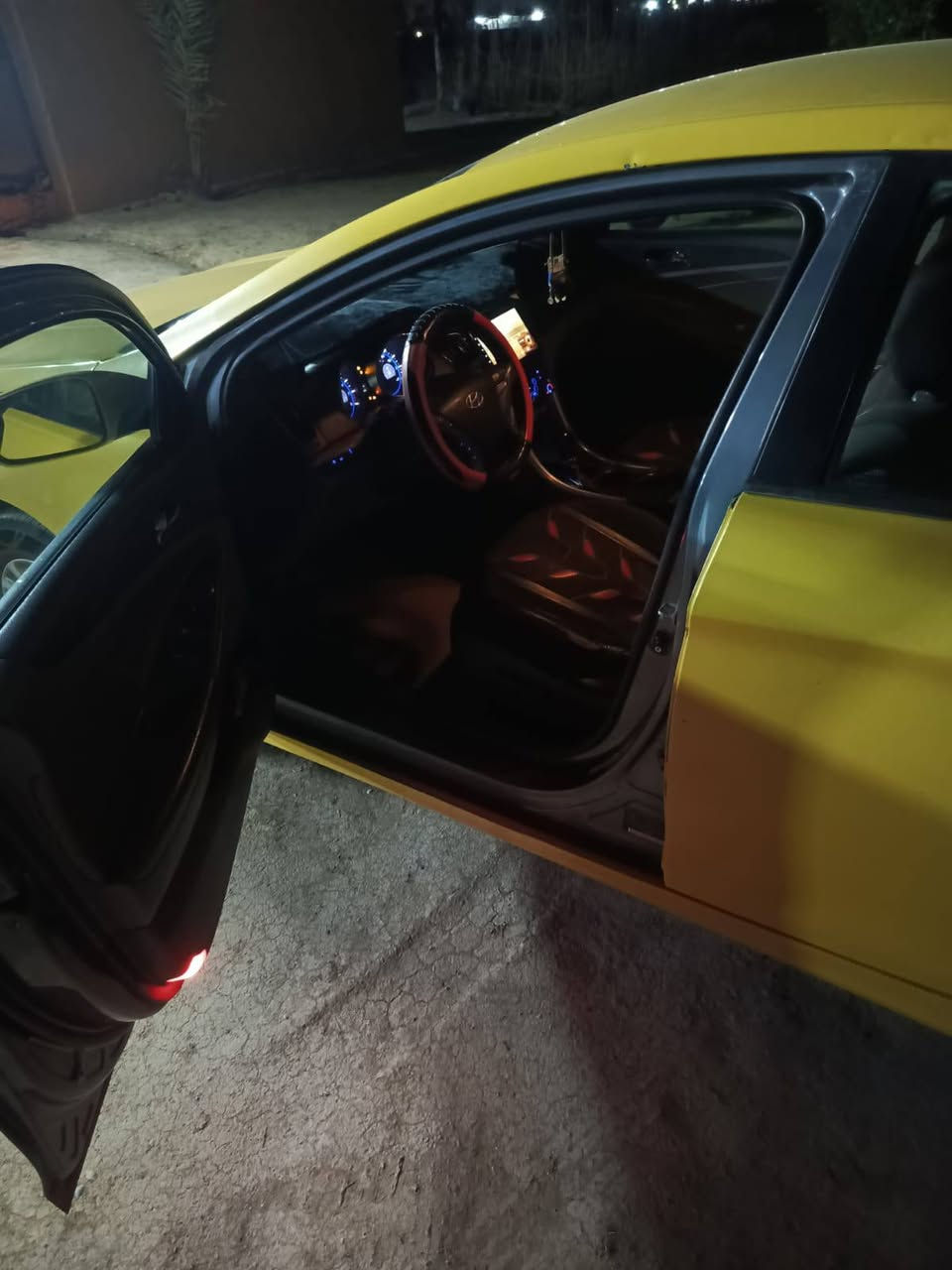 السلام عليكم سيارة اللبيع سوناته وارد أمريكي موديل 2011رقم بغداد بسمي امصفره هيئة وغرامات ضرر جاملغ الخلفي  السكن بغداد الوسفيه ناحيه الرشيد السعر 85وبيه مجال حك الجيه التواصل ع الرقم ***********
