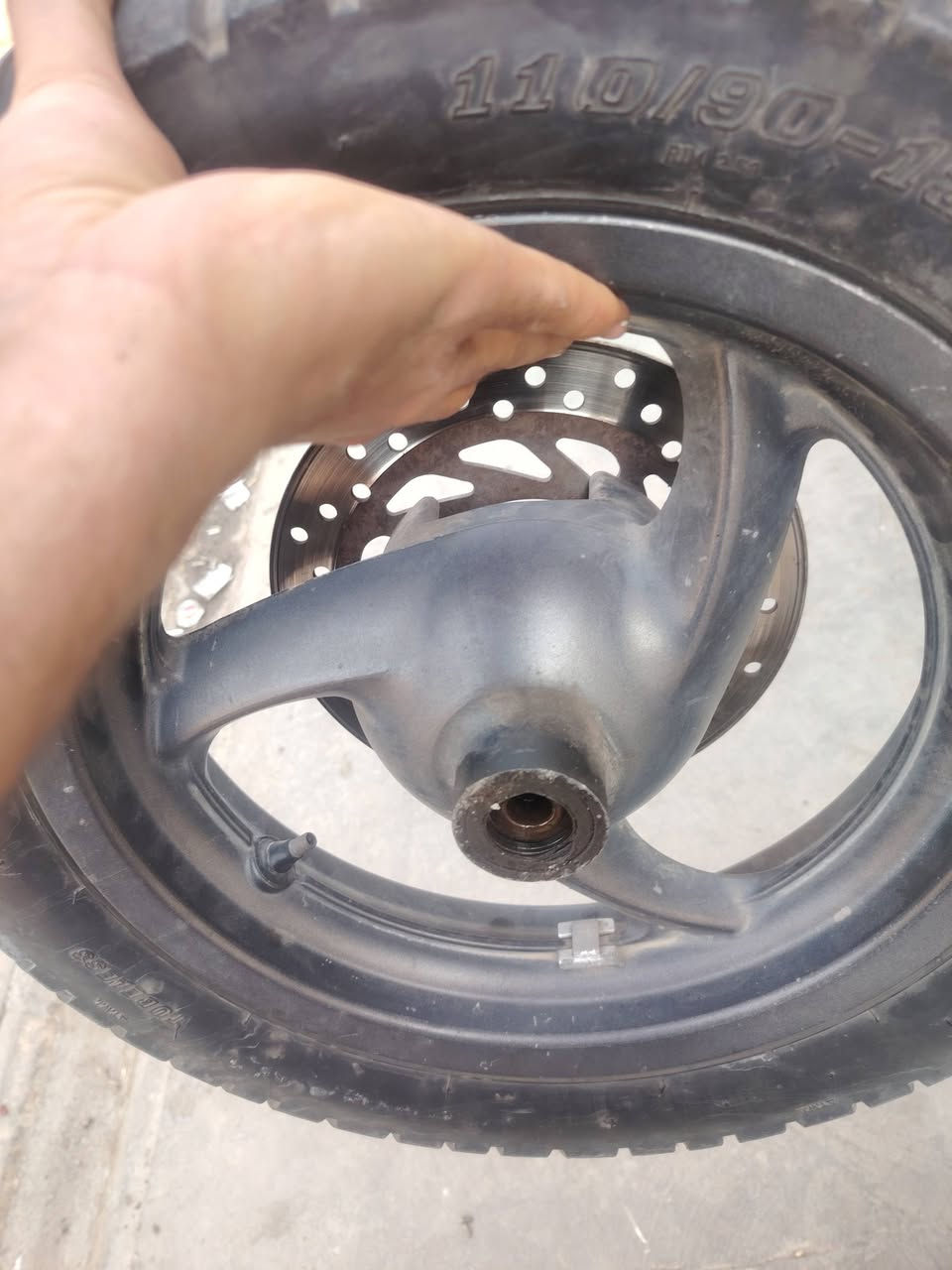 سلام عليكم شباب غراض دراجات فورزة 08 ابيعلك بسعر المي جوة سوك ابيعلك كلجات خلفي وامامي خير من الله نعومة شلعة تصل ودلل *********** او خاص هم موجود
