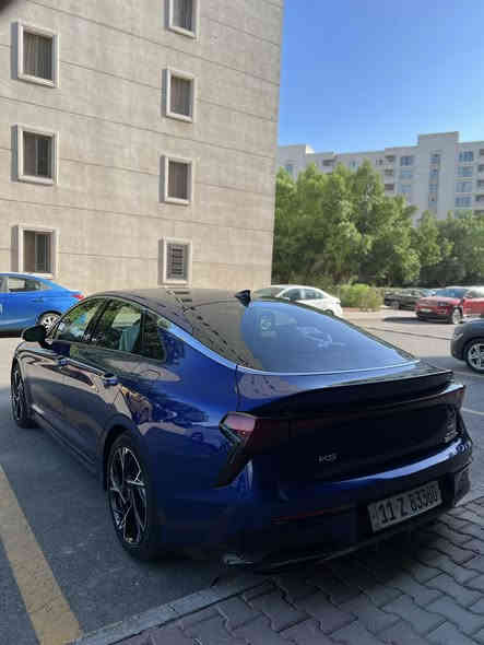 السلام عليكم شباب k5 2025 بغداد بأسمي ماشيه15.000 الف ميل  السياره لونها ازرق (چويتي) فول موصفات 
حادثها البنيد فقط بنيد مبدل + مصبوغ نفس الون + صور الحادث مرفقه ب منشور 
ملاحظه *(بنيد +دعاميه اصلي تفصيخ+ تك لايت اصلي تفصيخ لد برتقالي )
السياره كلش جديده وحلوه وبالحيقيقه احلا من الصور 
المواصفات:
 • الموديل: 2025 الشكل الجديد 
 • اللون : ازرق (چويتي)
 • الفئة: GT-Line فول بانوراما
 •  أوتوماتيك 8 سرعات
 • المحرك: 4 سلندر  سعة 2.5 تنفس طبيعي 
 العداد: (15الاف ميل ) )
 • شاشة لمس كبيرة متصلة الكترونية (قياس 10.25 )
 • نظام ملاحة GPS
 • نظام صوتي فاخر 
        . شاشة دشبول ديجتل إلكتروني 
 • بلوتوث + تايب سي + أبل كاربلاي + أندرويد أوتو لاسلكي بدون كيبل 
 • شحن لاسلكي للجوال
 • دخول وتشغيل ذكي (بصمة)
 • تشغيل عن بعد
 • مقاعد أمامية كهربائية
 • تسخين المقاعد
 • نظام تكييف مزدوج 
 • إضاءة داخلية LED
 • نظام اختيار وضعيات القيادة (Eco - Sport - Comfort وغيرها)
 • حساسات أمامية وخلفية 360 درجة
 • كاميرا خلفية عالية الدقة
 • جنوط رياضية مقاس 18 إنش
 • أنوار أمامية LED بالكامل
 • أنوار نهارية DRL
 • أنوار خلفية لد متصلة 
 • مرايا كهربائية مع إشارات
وبيها بعد هواي مواصفات سعرها213 ورقه وبيها مجال كلش قليل 
مكان السياره بغداد حي الجامعه 
للأستفسار ***********
