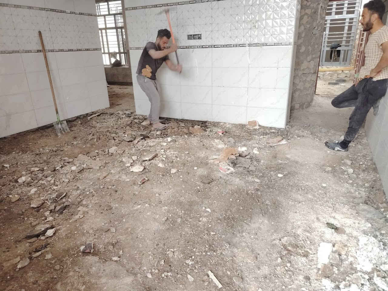 سلام عليكم  /  يوجد كادر عمل جاهز /  تصعيد مواد /  تنضيف بيوت /  تفليش /  تكشيط /  دفن نهري /  شقلنه ليل ونهار /  ومعداتنه جاهزه  ومالك دخل بكلشي تأخذ شقل جاهز مني سلمني شقل وتأخذ شقل جاهز / ماعليك بس تصال على رقم /// ***********
