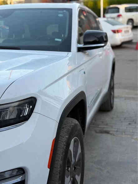 السلام عليكم جيب كراند شيروكي 4XE 2024 وارد امريكي
‏Jeep Grand Cherokee 4Xe 2024 2.0L
حجم المكينه : 2000  تيربو + هايبرد + بلك ان 
المسافة المقطوعة : 33 الف 
الضرر : تقرير سرقه قطع خارجية مشدود قطعه اصليه بدون صبغ 
مكفوله من صبغ من الدعاميه للدعاميه 
حالة الايرباك : سليم 
#مواصفاتها
1.شاشتين دشبول وسيط دشبول 
2.بصمه
3. تشغيل عن بعد
4.دمام خلفي
5.كشنات جلد
6.كشن السايق ميمري
7.كشنات كهرباء
8.صندوك كهرباء
9.حساسات خلفيه
10. قطع تبريد 
11.اشاير بالمري
12.رادار امامي
13.رادارات 360
14.ثلاث وضعيات قياده
15. بنوراما فتحتين
16. كير ماوس
17. نظام منحدرات
18. هيترات بالكشنات 
19.ويل كب كروم
20.لايتات لد
21.بكلايت لد
22.كشافات
23.بصمة ابواب
فول مواصفات 1/1 جاهزه مرقم بغداد 
#السعر : 290 مرقم بغداد وبيها مجال بسيط  

رقم الهاتف  *********** بغداد
