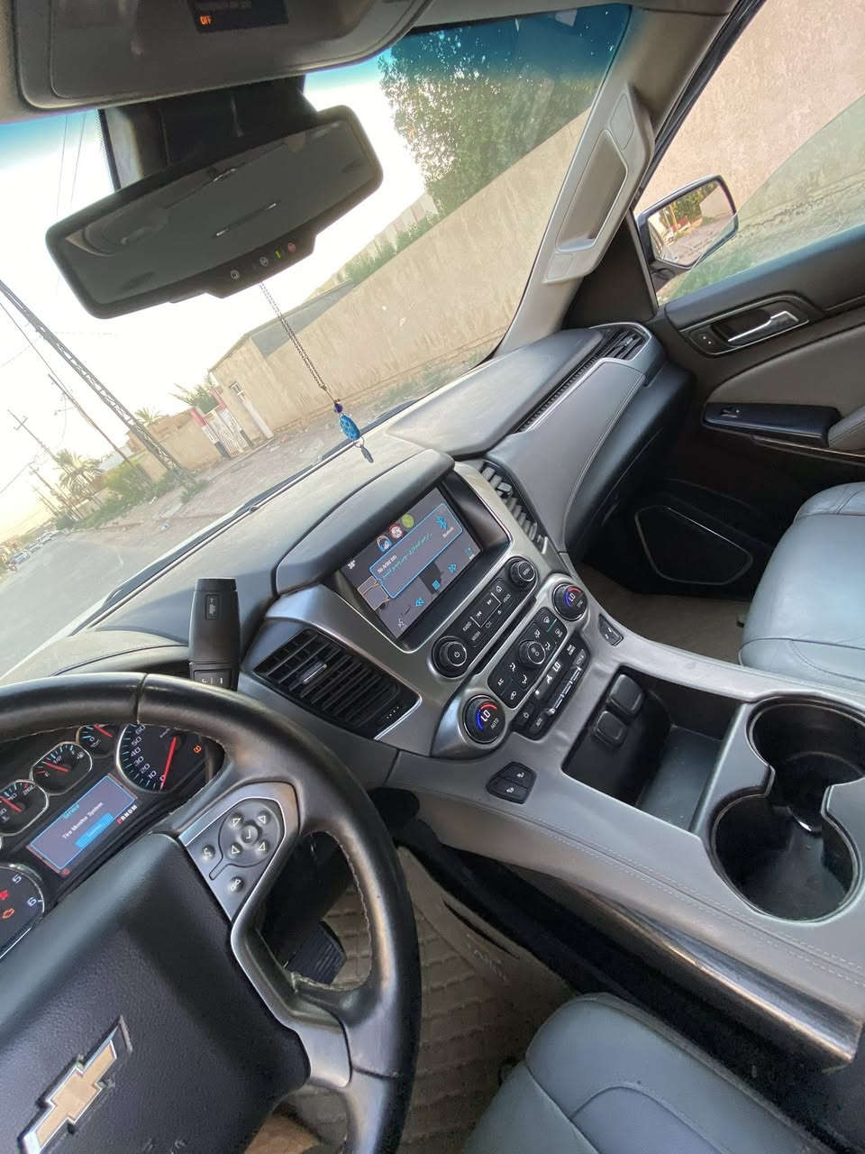 السلام عليكم 
تاهو 2015 LT 
رقم بغداد 
وارد امريكي السياره فول عده الفتحه والبصمه 
VIP
رادار
حساسات امامي خلفي
كشنات كهرباء
شاشه جبيره 
شاشه قاصه
كشنات VIP
جنطه كهرباء مانع اصدتام 
وبعد اكو هواي مواصفات 
حادثهه جاملغ وباب 
للبيع السعر 305
وبيهه مجال بسيط
***********
