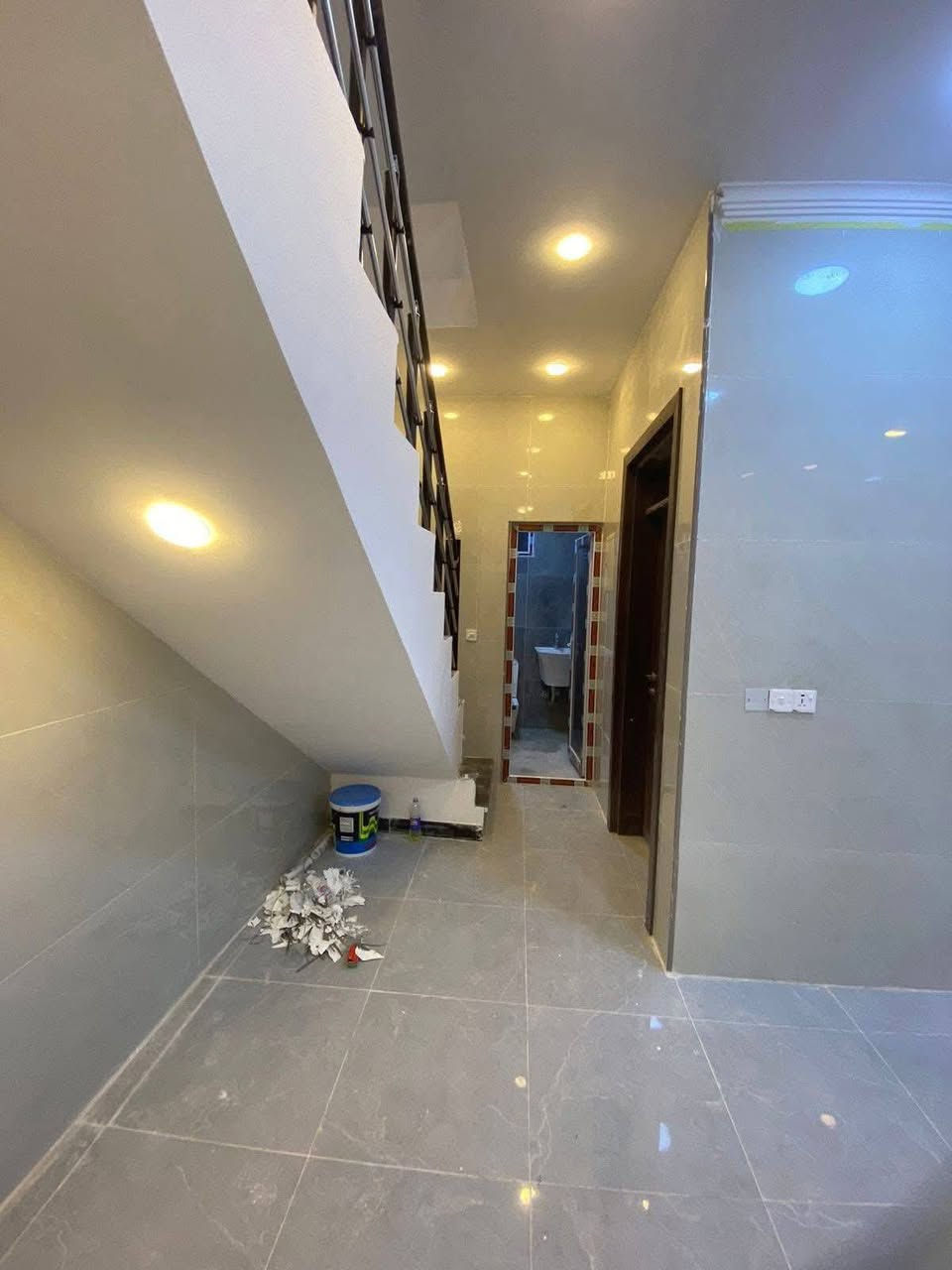 للبيع تونات بمساحة 50 متر وتصميم ذكي يستغل كل شبر، بموقع استراتيجي وهادئ.
📍 الموقع: حي الجهاد - منطقة ديوان المخابرات.
📐 المساحة: 50 متر مربع.
🌟 المميزات: (ركن) بواجهة عريضة جداً 6.50 متر.
​🏠 التصميم الداخلي:
✅ 3 غرف نوم مريحة.
✅ هول صالة واسع + مطبخ ومنور.
✅ خدمات متكاملة (عدد 2).
​📞 للحجز والاستفسار (اتصال + واتساب)
***********
