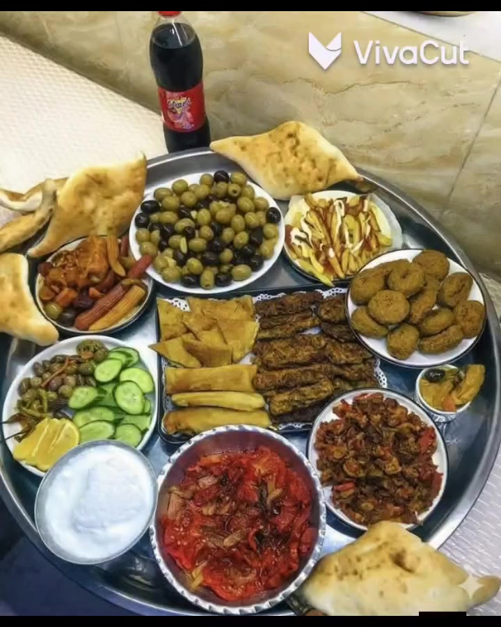 السلام عليكم 
ورمضان كريم ومبارك علينه وعليكم بنات الي ما بيها حيل تطلع للسوك الي ماعدها واحد يتسوكلها زوجها بالدوام ابنها بالشغل  اكو ولد يشتغل خدمة توصيل ***********
