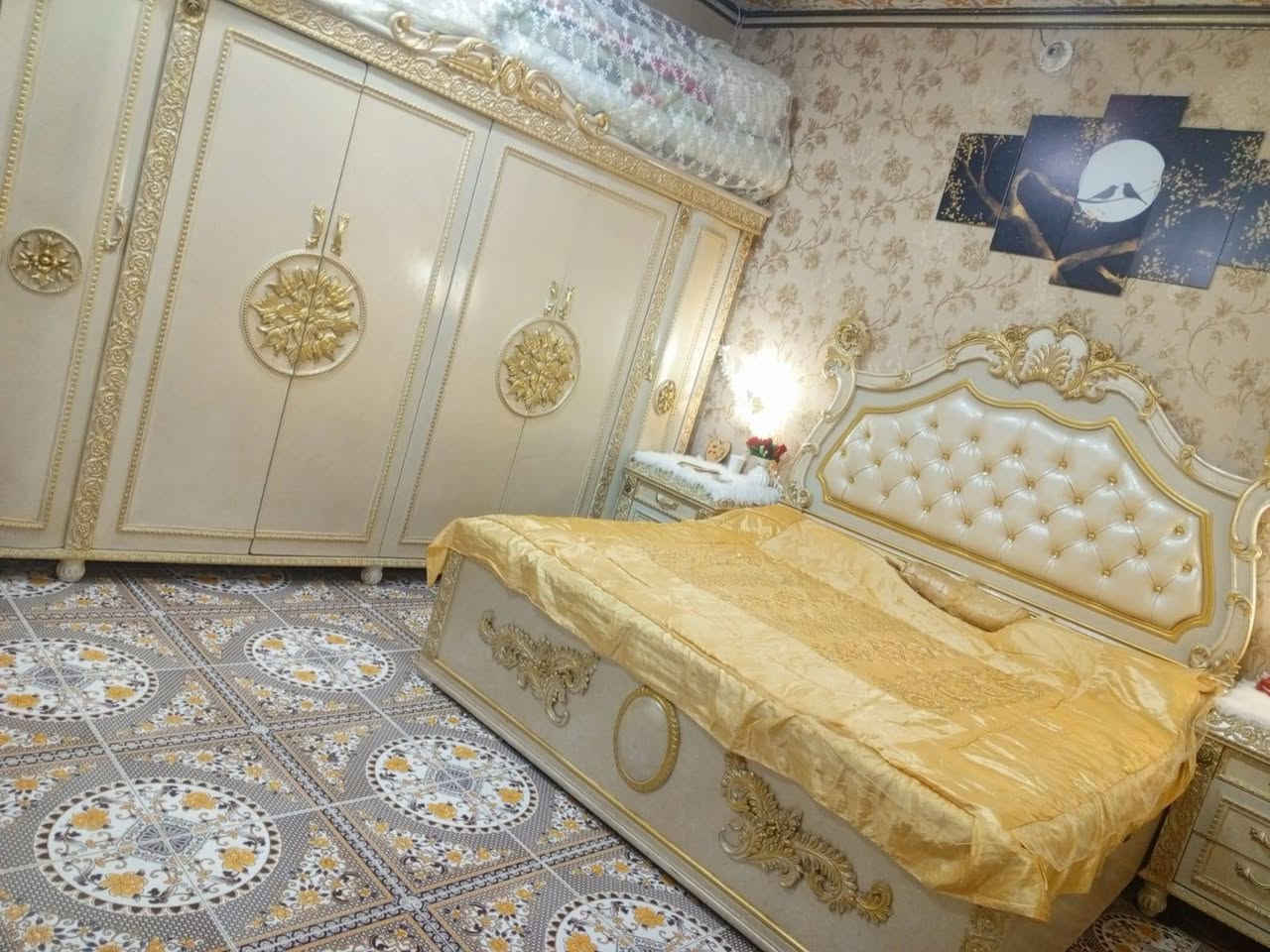 سلام عليكم عقار في البصره البيع البيت في دور الشرطه
المساحه الكليه ( 220 )
طابو ملك صرف تحويل ثاني يوم 
خدمات كامله تبليط باب البيت 
غرفه +غرفه + صاله + مطبخ +حمام داخلي وخارجي + دوانيه طول 7 ب 4 متر + المطبخ طول 6 متر عرض 5 متر + منور داخلي + مخزن المواد داخل الصاله 
الستفسار التصال //***********
***********
