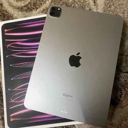 ايباد برو m2 ذ128 نضافه 100% جديد افحص وين متحب  كامل ملحقاته بطاريته 94 والله ضامه ستخدامه قليل جدا مكاني بغداد قادسيه رقمي ***********  سعره 775 بي مجال بغداد, العراق
