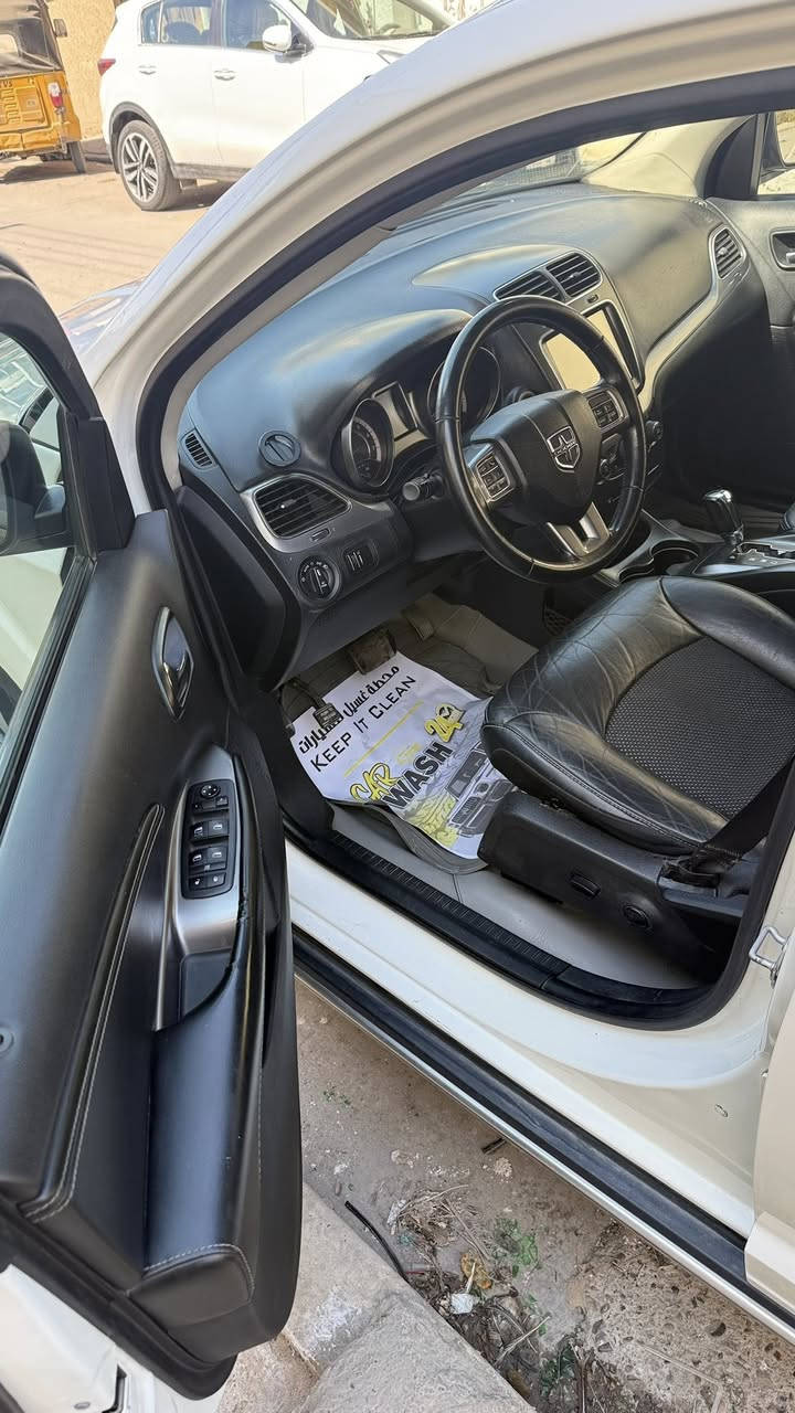 السلام عليكم
دوج جورني للبيع 2020 اعلى فئه كروس رود
7 راكب
ثلاث قطع تبريد
محرك 2400
رقم جديد سليمانيه 
السياره باسمي
سنويه. ل 2027
كير ومكينه مكفولات
تحكمات ستيرن
بصمه
حساسات خلفيه
ماشيه 140 كم قابل للزيادة
مقاعد جلد بلادي
شاشة بلادية كبيرة
حادث جدا بسيط بالتاير مال السائق وجاملغ بارد
يعني بجم كبس
موجود سونار مالتها
والسيارة جدا نضيفة وعلى إيدي

السعر 175 ورقه 
مكان السياره بغداد / الثعالبة 
***********
