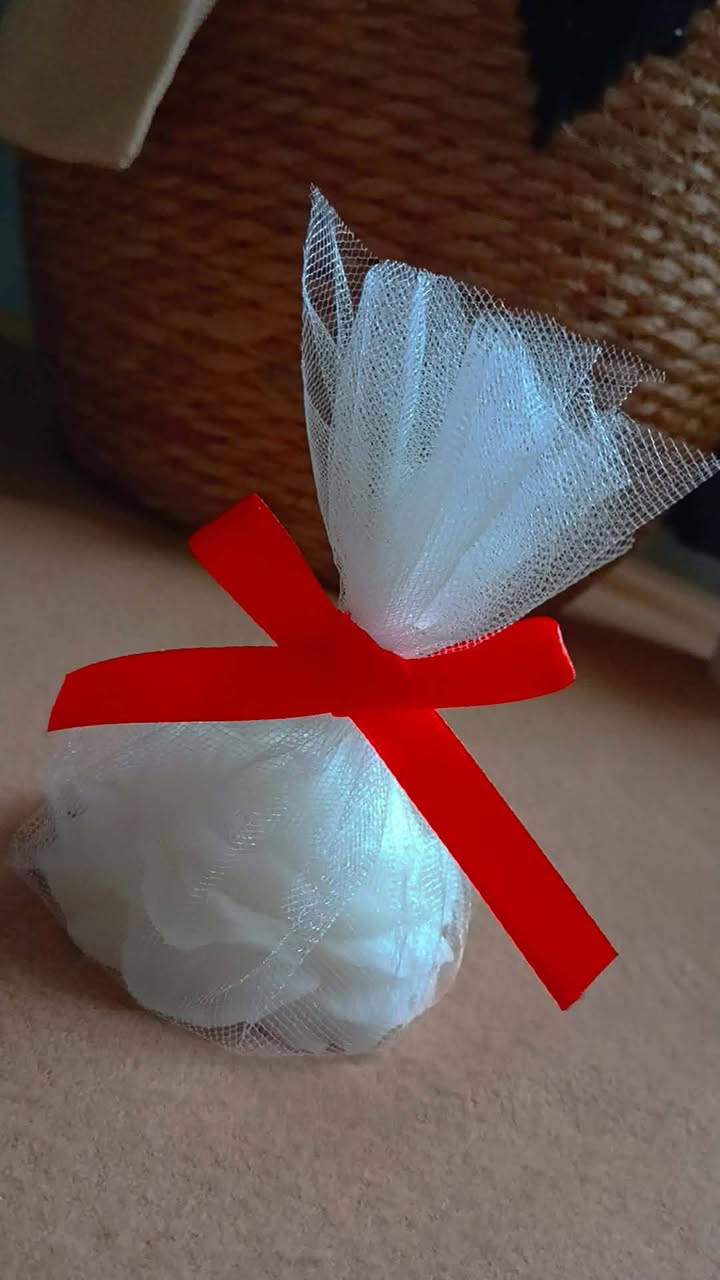 حسب طلب الزبون تم تجهيز توزيعات شموع النيشان 👰🏻
الشموع كانت من عدة اشكال مثل الوردة بالون الابيض و الاحمر وشموع شكل ببلز ومتنوعة العطور الرائعة  وايضا الالوان والاشكال والعطور حسب الطلب . 👩‍❤️‍👨🕯💕👰🏻🤵🏻

💠 من متجر لمسة شمع يتوفر جميع انواع الشموع حسب الطلب و حسب المناسبات و بجميع الالوان والعطور. 👍🏻
للطلب والحجز والاستفسار اوالاتصال على الارقام التالية 
*********** / *********** واتساب 
او زيارة صفحة الانستغرام https://www.instagram.com/touch22026?igsh=amFrdXpseDYzYzRq
