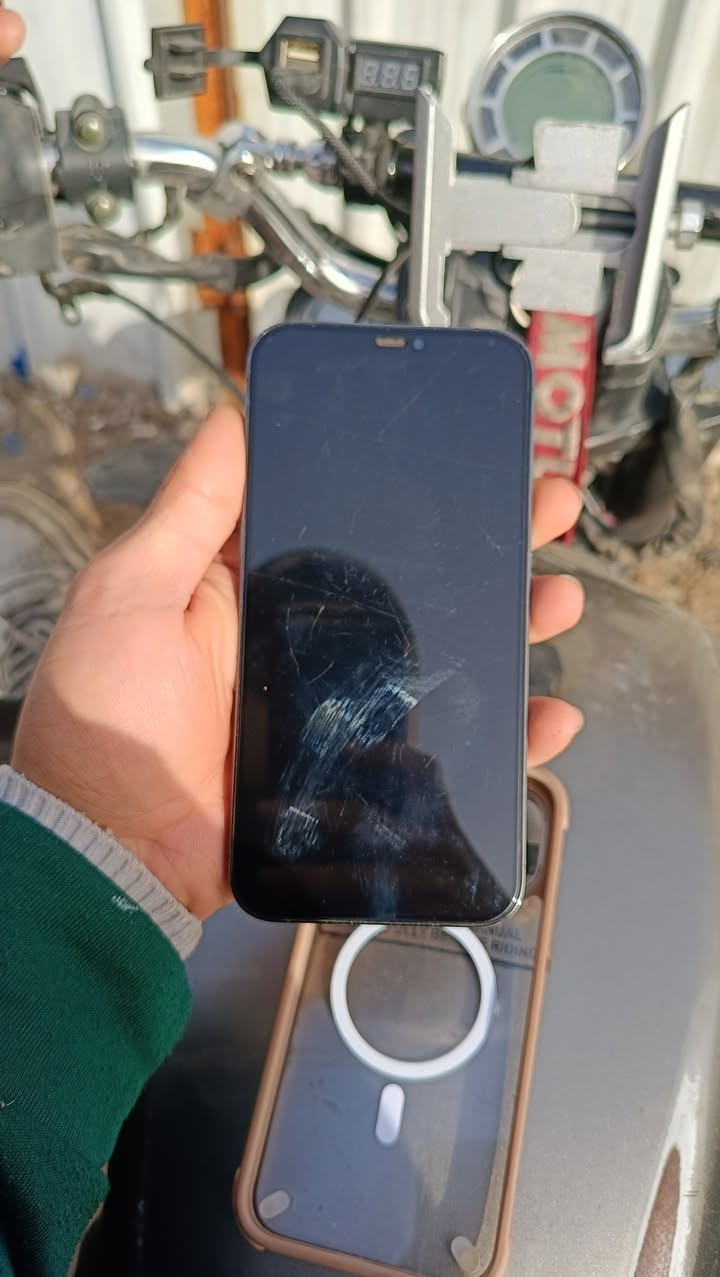 ايفون 12 برو ماكس
ذاكرة 256
بطارية 81
جهاز نضيف شخط واحد مابي ووتر بروف لا مفتوح ولا أبد سعره470 وبي مجال بسيط 
الاتصال ***********
واتساب***********
