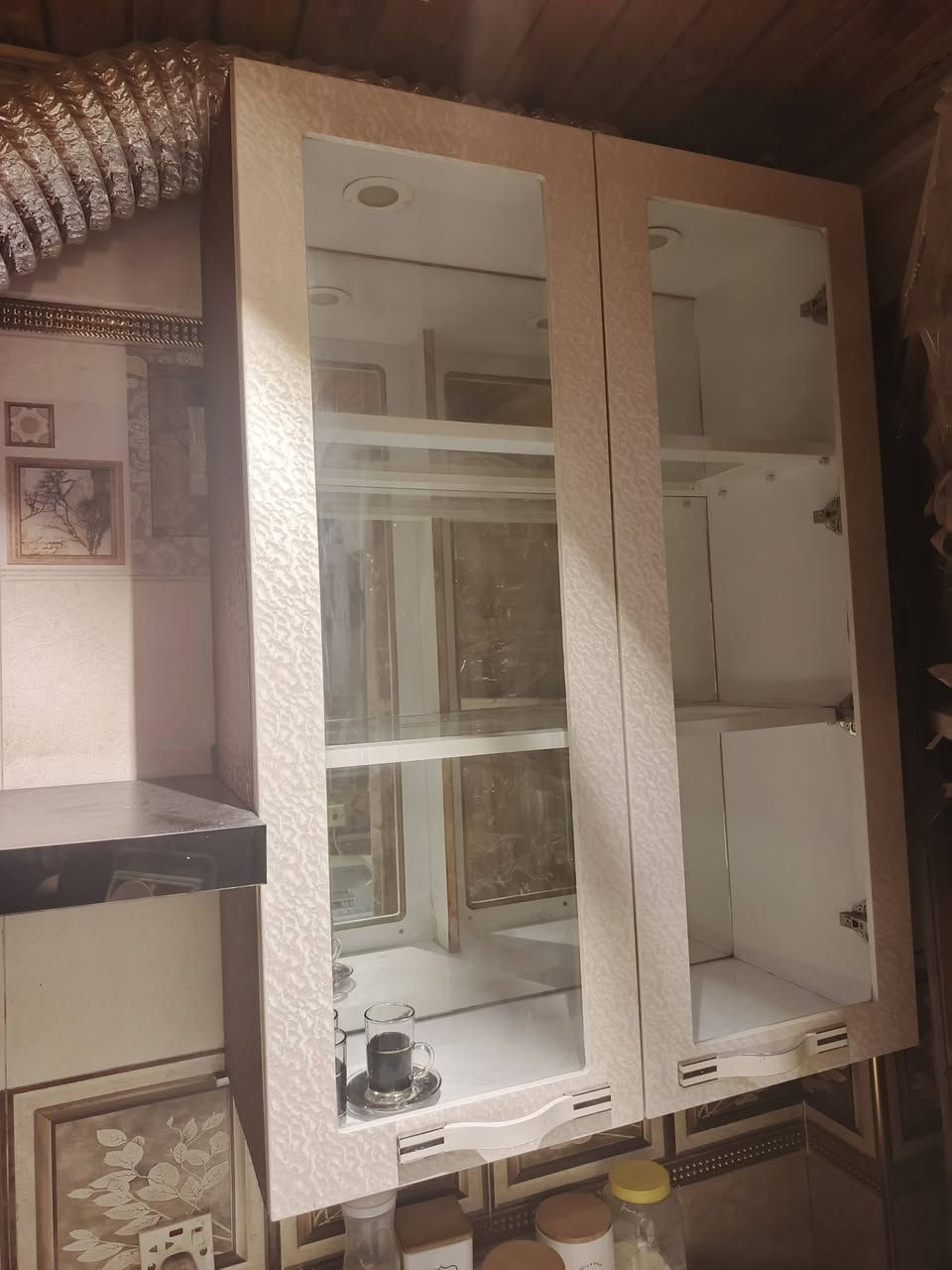 للبيع كاونتر مع مرشحه مع طباخ عنوان بغداد  ***********
