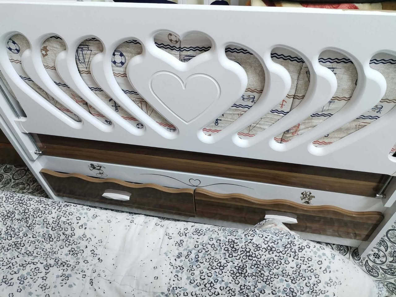 سلام عليكم تخت أطفال بعدها جديده السعر,150 للتواصل ***********
