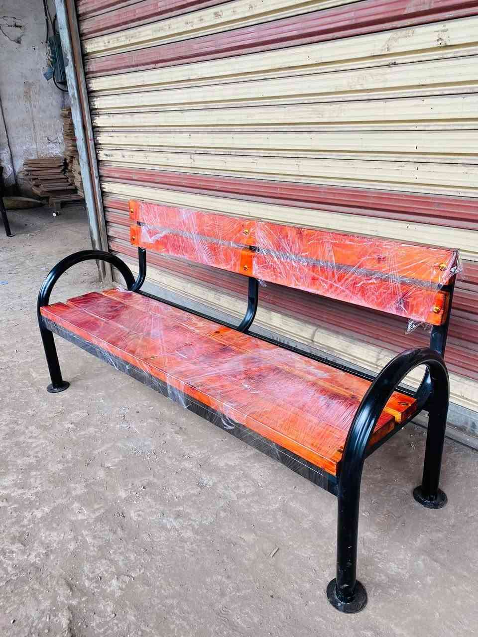 جملة فقط معمل الزهراء لكافة المستلزمات المدرسية والجامعيه والمصاطب والجرابي بانسب الاسعار جميع المحافظات للتواصل على الصفحة او الرقم والواتساب ***********
