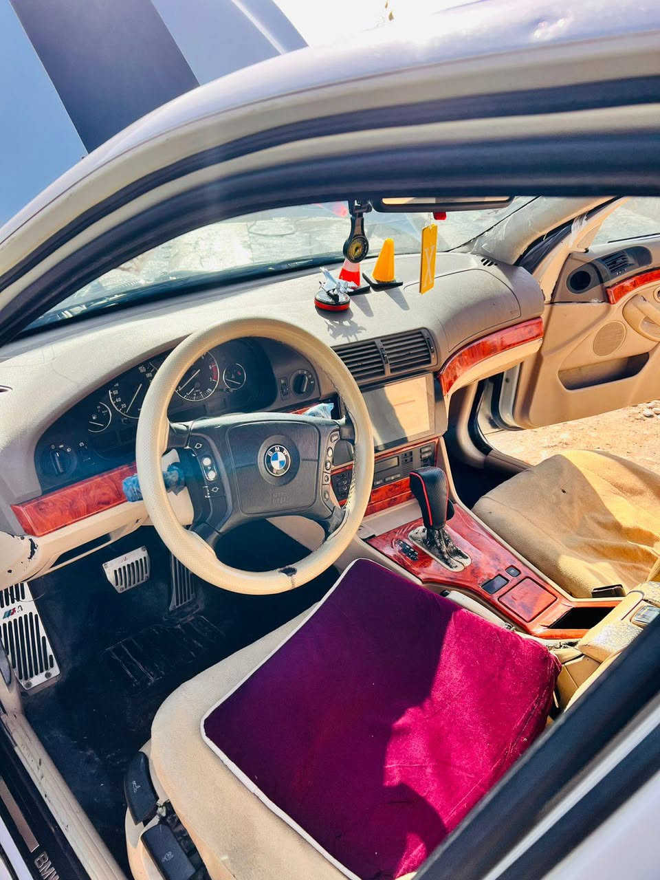 السلام عليكم سياره بي ام دبليوه صقر مودل 96مكينه 8اصل 40كفالة رقم سليمانيه مدور ثاني  سعر 85بيه مجال بصيط ***********
