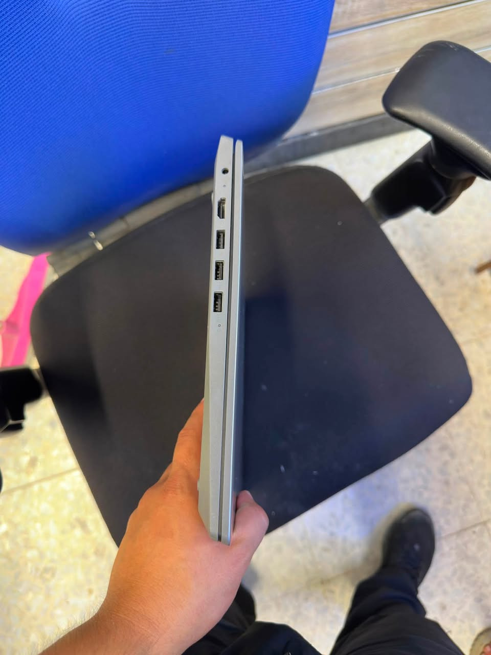 لابتوب لينوفر
المعالج corei5 جيل العاشر 
الرام 12 ddr4
هارد 500 m.2
شاشه حجم 15 انش
كارت شاشه خارجي 2 كيكا نوعه mx130
مكفوله كله شغاله فقط دكمه السبيس مشلوعه بس شغاله تدوس 
شاحنه اصليه مالته موجوده
350 الف السعر 
العنوان بغداد 
***********
