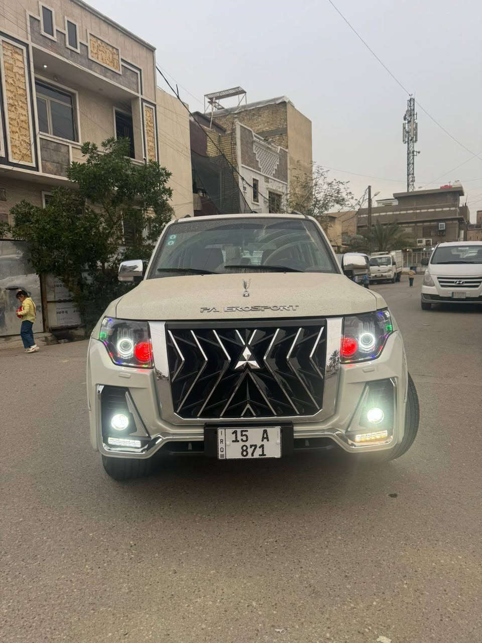 ﷽
الهم صلي على محمد وآل محمد
السلام عليكم شباب
الأسم / باجيرو حبتور 
الون / ابيض غير محدد
موديل / 2009 
رقم العجله/ 15 انبار
رقم موميز/ 3 أرقام 
حجم المحرك / 3000
كير / اوتوماتيك +عادي
السعر / 135
مواصفات حبتور فول 
1 / شاشه تاب أصلي 
2 / كامره خلفيه دواره
3 / تحكم استيرن جهتين
4 / 7 راكب 
5 / كشنات جلد 
6 / كشنات كهربائي 
7 / تبريد البيانو
8 / لد أمامي
9 / تخم تاير جديد مشلن 
10/ تخم ويل 18
11/ دوشمه على بلاد
12/ سياره فتحه سقف 
13/ حساس خلفي 
14/ مري شفط 
15/ مري ام الشاره 
16/ منظومه زنون اصليه 
سياره مصروف عليها 20 ورقه 
السياره خليجيه 
بيها طخه بل جاملغ المامي 
بيها 4 قطع كلير إثر جراد 
الباقي كفاله من كلشي
كير مكينه صدر  كله كفاله
سياره شرط احله من صور بعد
هزه جديده فحص جديد
سنويه جديده
بيع أو مراوس حسب القناعه
الاستفسار *********** 
الرقم الثاني *********** 
مكان بغداد الشعله حي الجوادين
