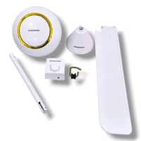 مروحة سقفية Ponosonik بتصميم أنيق باللون الأبيض مع لمسات ذهبية، تمنحك ...