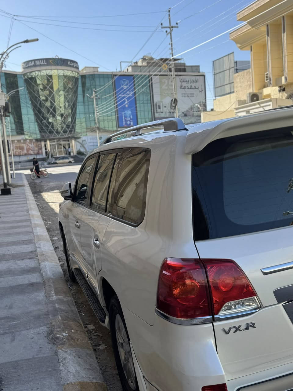 السلام عليكم لاندكروز 2014 
اصلي باب اول
فول مواصفات لكزز معروفه الجناي يعرف مواصفات 
ماشيه 160الف  
تبريد كشنات
خزن ميموري كشنات 
سلايد
5 بصمات
4 كامرات محيطيه 
3 شاشات بلاديه من الوكالة
الصندوق كهرباء
جلد +كراسي 2 كهرباء 
طفايه من شركة 
مكان السياره لأنبار 
لاستفسار 
***********
***********
