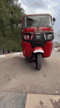 ســــلام عــلــيـكم شــبـاب تكتك 🛺 للبيع كفاله عامه بيه شخط صغير بل صفحه نيضيفه مثل ما موضح بل صوره 2020مكينه ليسه مفتوحه لتوصل رقم هاتف ☎️ ***********
