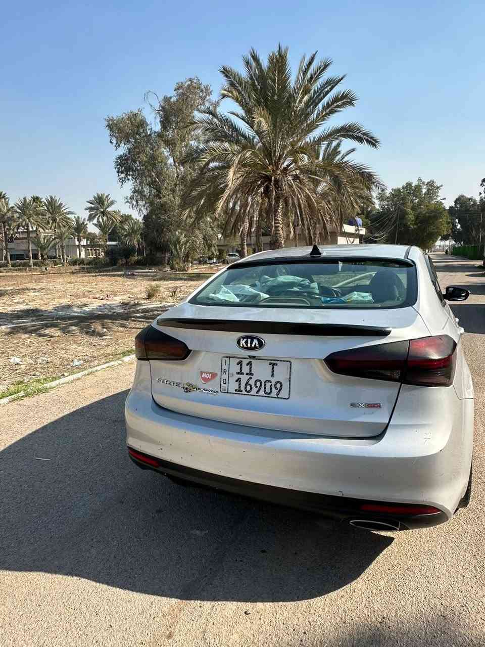 كيا فورتي 2017
وارد امريكي 
فول مواصفات عدا الفتحه
بصمه 
ماشيه 87 
بدون حادث و صار بيها حادث بالعراق  بنيد مبدل بلادي  
سياره تخبل وعمليه 
بيها طخات بسيطه ابيعها ع وضعها 
السعر 117 وبيها مجال بسيط 
العنوان بغداد البلديات
***********
