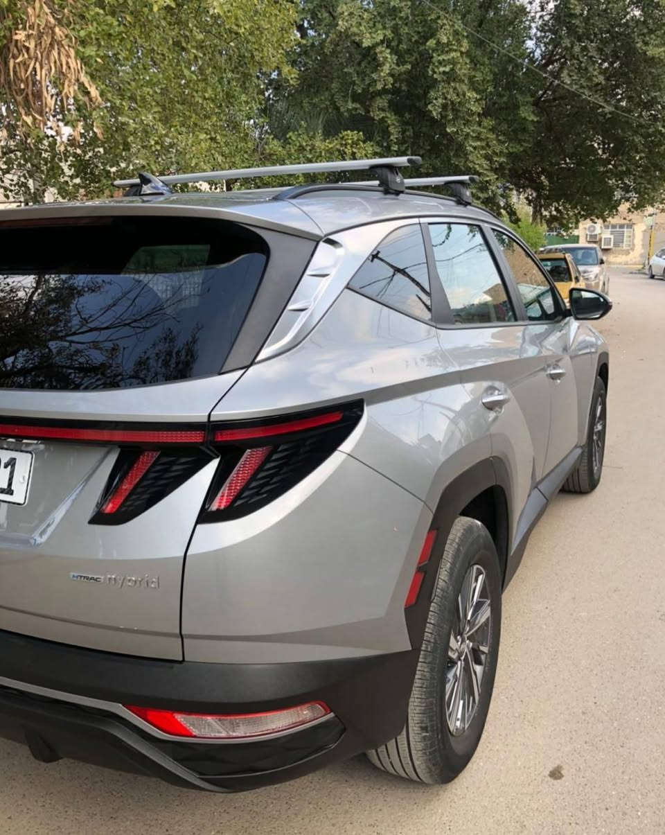 هيونداي توسان 2023 | نص فول امريكي
✨ لون سلفر  – حالة ممتازة ✨
داخله كلين بيها بارد قليل جدا حافه البنيد

🔹 الممشى28 الف ميل
🔹 المحرك: 1600 تيربو هايبرد بنزين اقتصادي
🔹 القير: أوتوماتيك ناعم
🔹 الدفع: فور ويل 
🔹رقم : بغداد انكليزي بأسمي

أبرز المواصفات:
✔️مقاعد كهرباء السايق والسكن
✔ شاشة لمس + Apple CarPlay & Android Auto
✔ كاميرا خلفية
✔️بصمه تشغلي عن بعد
✔️تبريد قطعتين
✔️سايد بريك بصمه
✔️حساسات امامي خلفي 
✔️بردات ابواب
✔ تشغيل بصمة (Smart Key)
✔ مثبت سرعة
✔ تحكم بالمقود
✔ مرايات كهرباء مع إشارات
✔ إضاءة LED
✔ جنوط ألمنيوم
✔ مكيف قوي ❄️
✔ أنظمة أمان (ABS – Airbags – Traction)

للتواصل ***********
