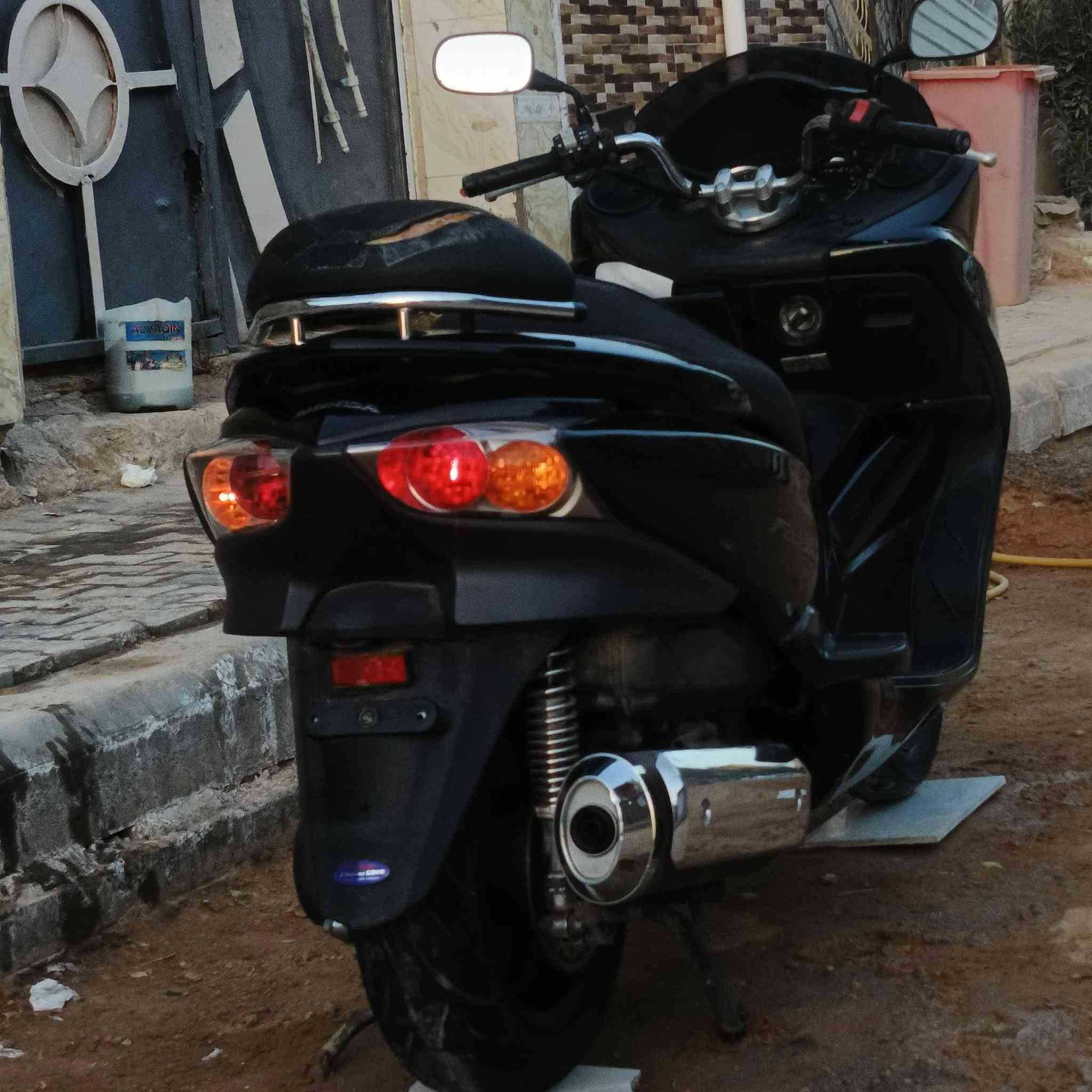 السلام عليكم
فورزا  010 الدراجه بحالة الوكالة صارلها شهر طالعة من علاوي  الباش عليها سماعات ومسجل اصليات بانزين محسن دهن اصلي الدراجه بيها ملاحضات قليله قفط الباقي مكفول اكفلك مكينه وكشر بي ملاحضات جدا قليله اصورلك ال ملاحضات قبل لا تجي بيها تبديل قبق ملف مال s7 فقط تجي وتفحص

السعر 16 وبيها مجال للشراي

عنوان النجف للتواصل***********
