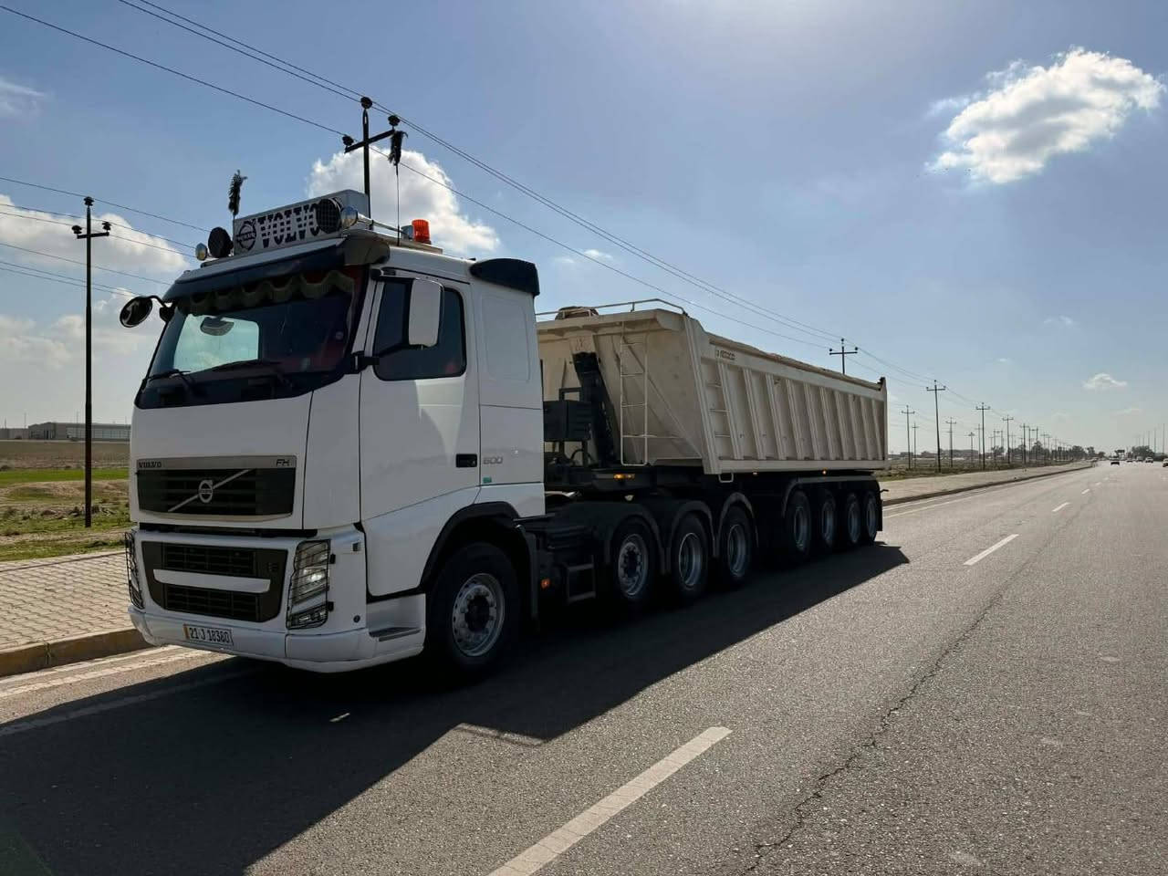 فالفو FH2014 مجموعه وسنكل
محرك كير ما مفتوح
بودي 2024مكفول تخم تايرات
مكفوله من كلشي هزه براد جديد
ذركتها 31 متر
***********
***********
