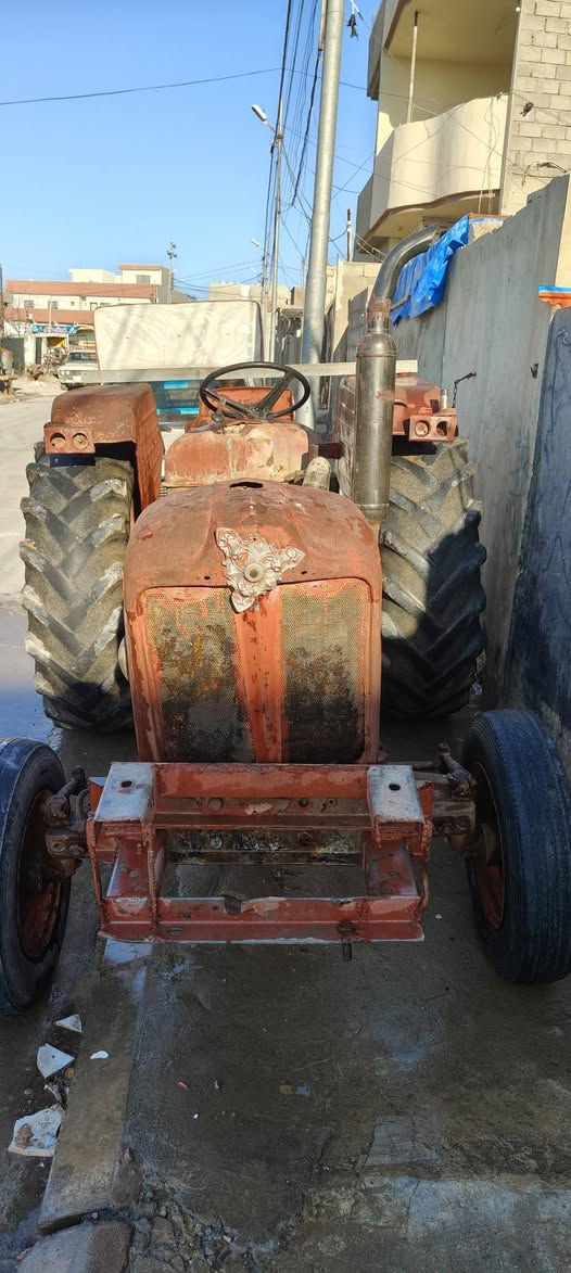 تركتر للبيع
مكان موصل 
 شرط كير محرك اكسل
سعر مليون ونص وبيه مجال 
تصال وتساب ***********
