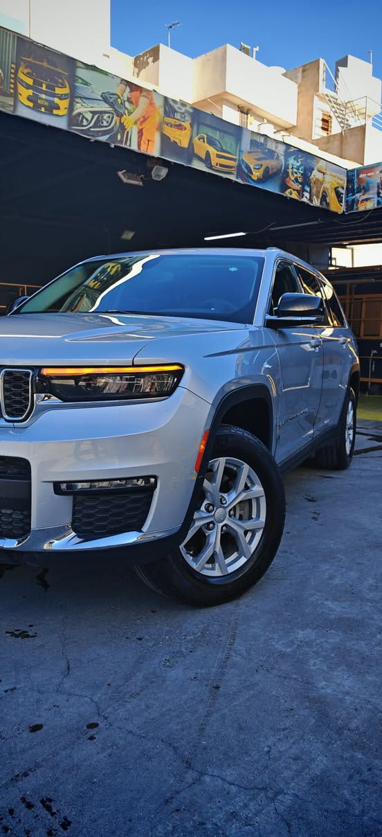 ‎جيب كراند شيروكي 2023
رقم بغداد باسمي تحويل مباشر
مكفولة 
الضرر بارد جانبي خفيف بدون صبغ بدون ايرباك
7 راكب 

المواصفات:

‎* دفع رباعي
‎* قيادة ذاتية عند المنعطفات.
‎* رادار امامي مع مانع تصادم .
‎* تحذير الخروج عن المسار . 
‎* مستشعر نوم السائق مع نظام التوقف الآلي 
‎* تحذير النقطة عمياء ⚠ .
‎* نظام تحذير عند التقاطعات 
نظام تحذير عند تجاوز السرعة المحدده 
‎* إنارة محيطية. 
‎* تعديل وضعيات مقود السائق كهربائيا. 
‎* مرايا تعتيم ذاتي. 
‎* شاشه كبيرة 10.1 انج . 
‎* نظام الخرائط (GPS) 
‎* لوحة القيادة بقياس 12 أنچ. 
‎* المصابيح الأمامية زنون .
‎* كشافات الضباب زنون . 
‎* دخول ذكي. 
‎* بصمة ابواب للدخول الذكي. 
‎* تشغيل عن بعد .
‎* الصندوق الخلفيي كهربائي .
‎* فرش المقصورة الداخلية من الجلد الطبيعي الفاخر .
‎* اضافات من الخشب الطبيعي للمقصورة الداخلية. 
‎* ذاكرة لحفظ وضعيات الجلوس للسائق. 
‎* المقاعد الأمامية كهربائية .
‎* المقاعد الأمامية تدفئة
‎* حساسات امامية. 
‎* حساسات خلفية. 
‎* مكيف خلفي مع وحدة تحكم منفصلة . 
‎* تدفئة ستيرن . 
‎* مانع تصادم خلفي .
‎* بلوتوث تلفون . 
‎* محدد سرعة . 
‎* نظام التشغيل والاطفاء الاوتوماتيكي .
‎* نظام بريك اوتماتيكي .

رقم الشاصي: 

1C4RJKBG5P8821052

السعر : 330 ورقة بيها مجال 
التواصل : ***********
