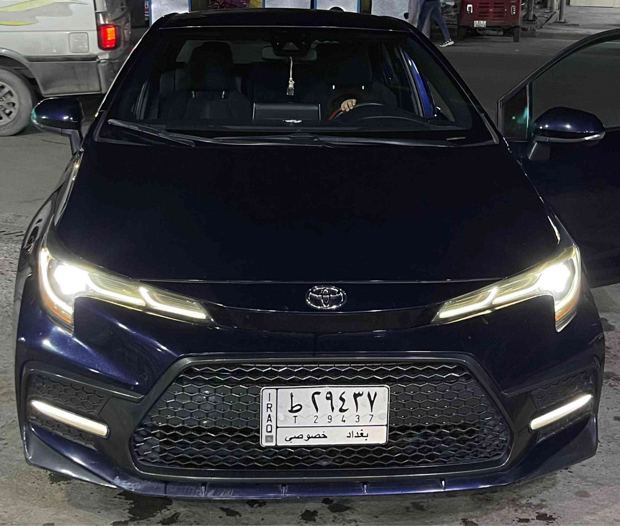 تيوتا كورلا SE موديل 2020 
فول عدى الفتحة 
المواصفات 
1- رادار امامي + تحديد مسار 
2- توقف ذاتي + تنبيه 
3- الانارة led مع حاجب led
4- شاشة كار بلي 
5- اشاير بالمري 
6- كير 10 نمر 
7- كشنات رياضي تطريز لون ازرق
8- اوتو هولد + مود درايف 3 وضعيات قيادة
السيارة رقم بغداد ماشية 45 الف ميل حقيقي بحالة الوكالة الصدر والمكينة والكير كله مكفول شركة حادث السيارة جاملغ الخلفي والصندوق بدون دواخل بدون ايرباك السيارة جديدة بمعنى الكلمة محرك 2.0 الغني عن التعريف صاروخ السعر 125 ورقة وماكو هيج سعر بالسوك مستعجل لغرض السفر والتحويل ثاني يوم ضروري
 ورقة للاستفسار *********** بغداد, العراق
