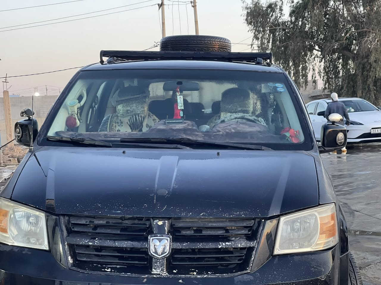 دوج كرفان ٢٠١٠ رقم سليمانية سيارة جاهزة
محرك ٣٣٠٠ مال حاوية قبل شهر شادة 
سيارة عادية ٧راكب 
تبريد ٣ قطع بس الخلفي مايشتغل ماسويته بعد
حدادية جاهزة 
منضومة غاز ٨٠ لتر 
مصبوغة حزام جمالية وهسا لونها شوي طافي 
ضررها جاملغ خلفي معجون جهة السكن وشويه بداية قمارة هم معجون واكع عليها شي بدون دواخل شرط سيارة 
سعر 110$ وبيها مجال 
مكان سيارة كركوك 
للاتصال ***********
