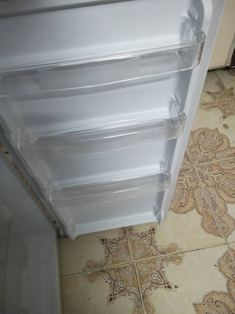 ثلاجه 16 قدم بلكارتونه ***********
