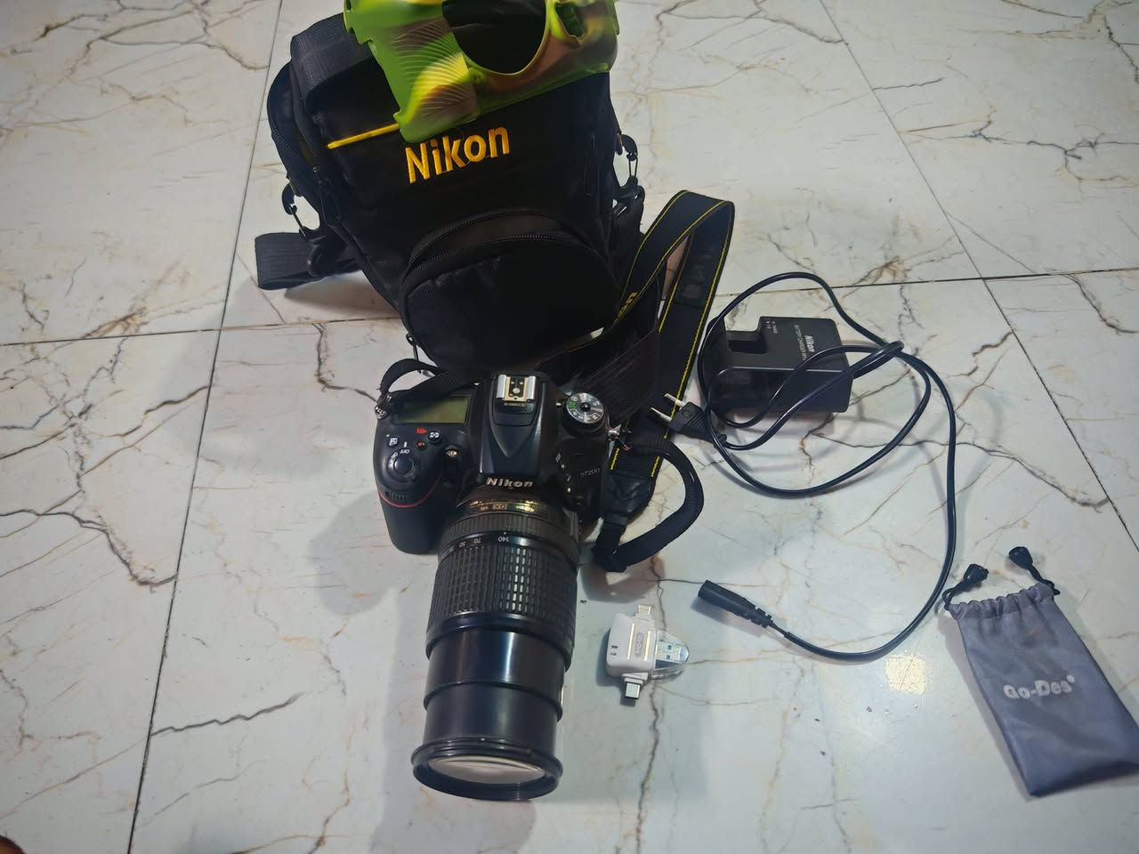 السلام عليكم 
كامره نيطون 7200
استخدام شخصي
نضيفه
ملحاقاتها
جنطه
رام 32
كفر جيلاتين
بطاريه عدد2
شتر تقريبا47k
السعر650
العنوان الديوانية الشاميه
***********
