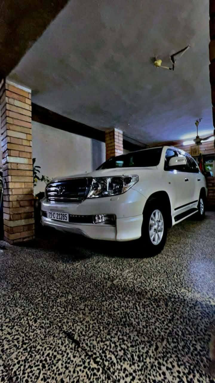 السلام عليكم لاندكروزر 10 مكفوله كفاله عامه وسياره جديده وخير من الله تخم تأير  جديد زراكات وحساسات اماميه وخلفيه اهواي بيه بعد مواصفات حلوو رقم سليمانيه بسمي سنويه جديده شهر ال12 جدده سعره 325 وبيه مجال مكاني بلد رقم ***********
