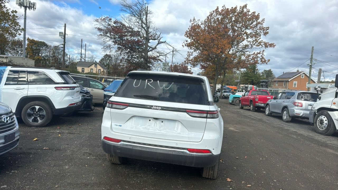 جيب 2025 هايبرد ماشية 10،000حالياً بل حرة بل أردن للتواصل ***********
