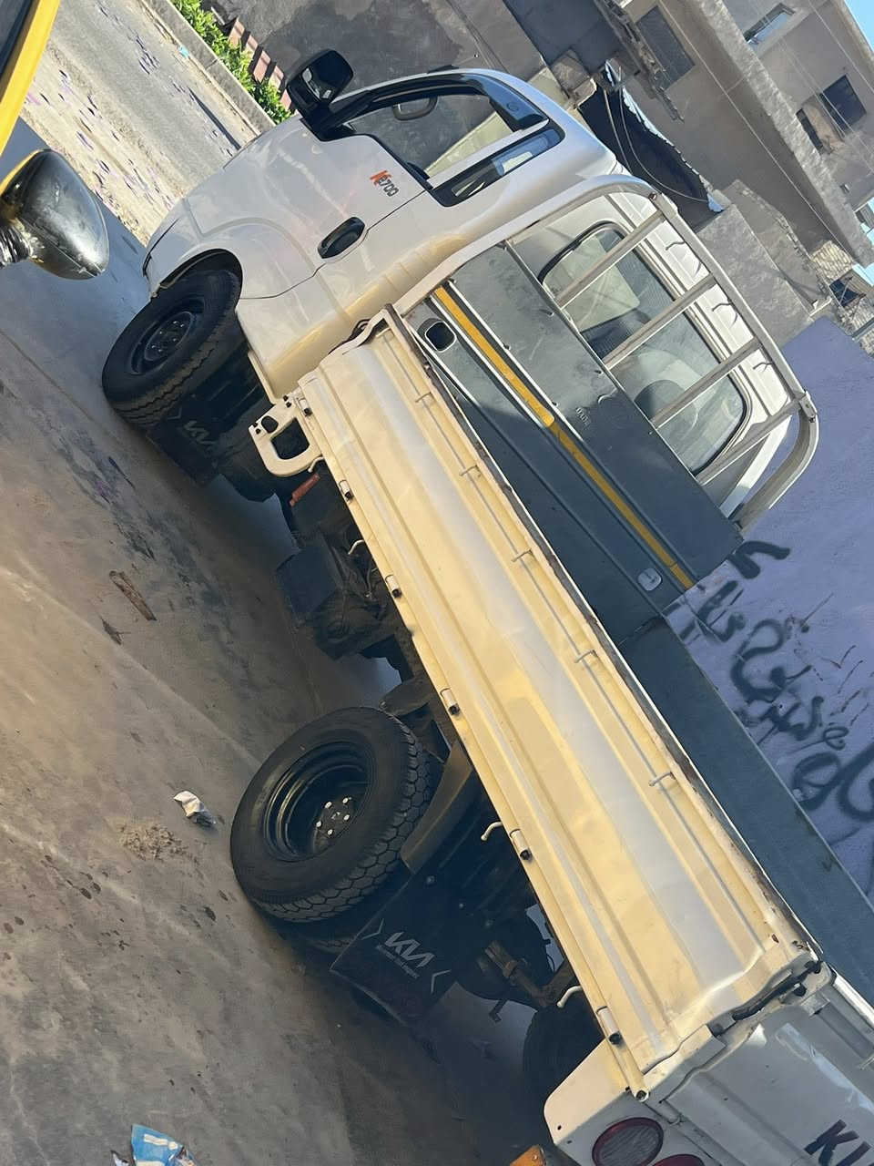 سلام عليكم كياه حمل رقم بغداد مكين كير اكسن شواصي صدر كمل سياره خير من الله مال جناي تريه وين ما يعجبك محرك2700 مانقصه شي سياره مكاني بغداد البلديات سعره 90 وهذ رقمي *********** وبيه مجال
