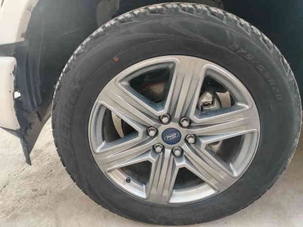 سلام عليكم للبيع فقط 

فوردf150  المرغوب باب طويل بدي قصير 

موديل 2018
رقم بغداد شرط التحويل
كير طرح
ماشية 60 الف ميل 
4*4 فور ويل حادث جاملغ خلفي وباب خلفي
صور الحادث منشورة مع الصور 
السيارة جاهزة من كل النواحي السيارة احلى من الصورة 
بدون ايرباك . مكان السياره بغداد زيونة 
*********** 

سعر 185 ورقة وبيهة مجال لشراي
