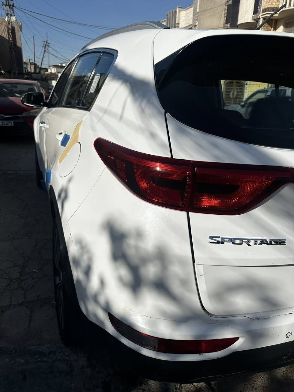 حياكم الله 
كيا سبورتج 
موديل 2017
خليجي بيه باب صبغ 
ماشية 🚶‍♀️ 170 الف
سيارة جديدة وجاهزة 
السعر 148 قفل 
وبالعافيه على ياخذها 
وبيه سونار حديث 
موبايل ***********
